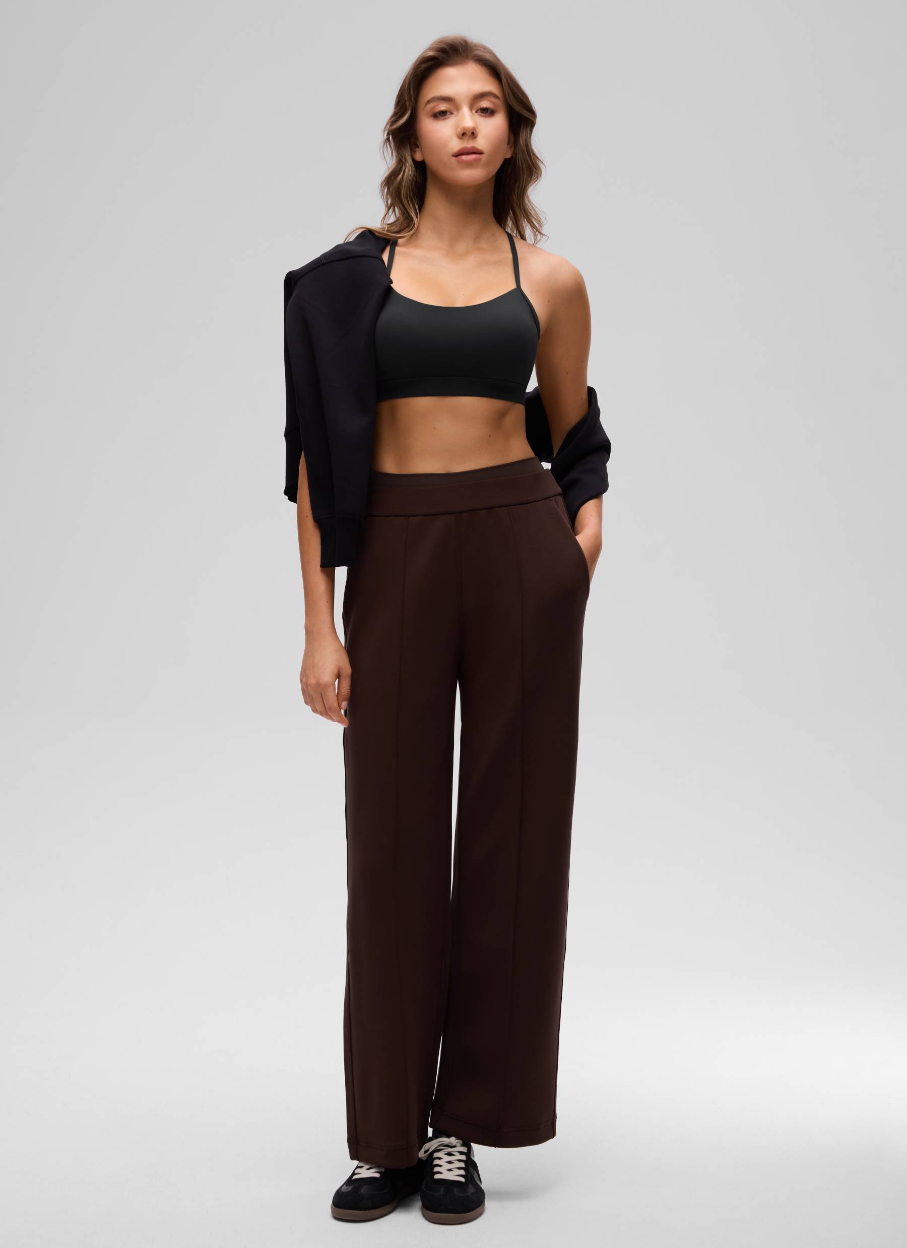 CRZ YOGA Bra Olahraga Yoga Wanita dengan Dukungan Ringan, Model " Butterluxe ", Punggung Y, Warna Hitam