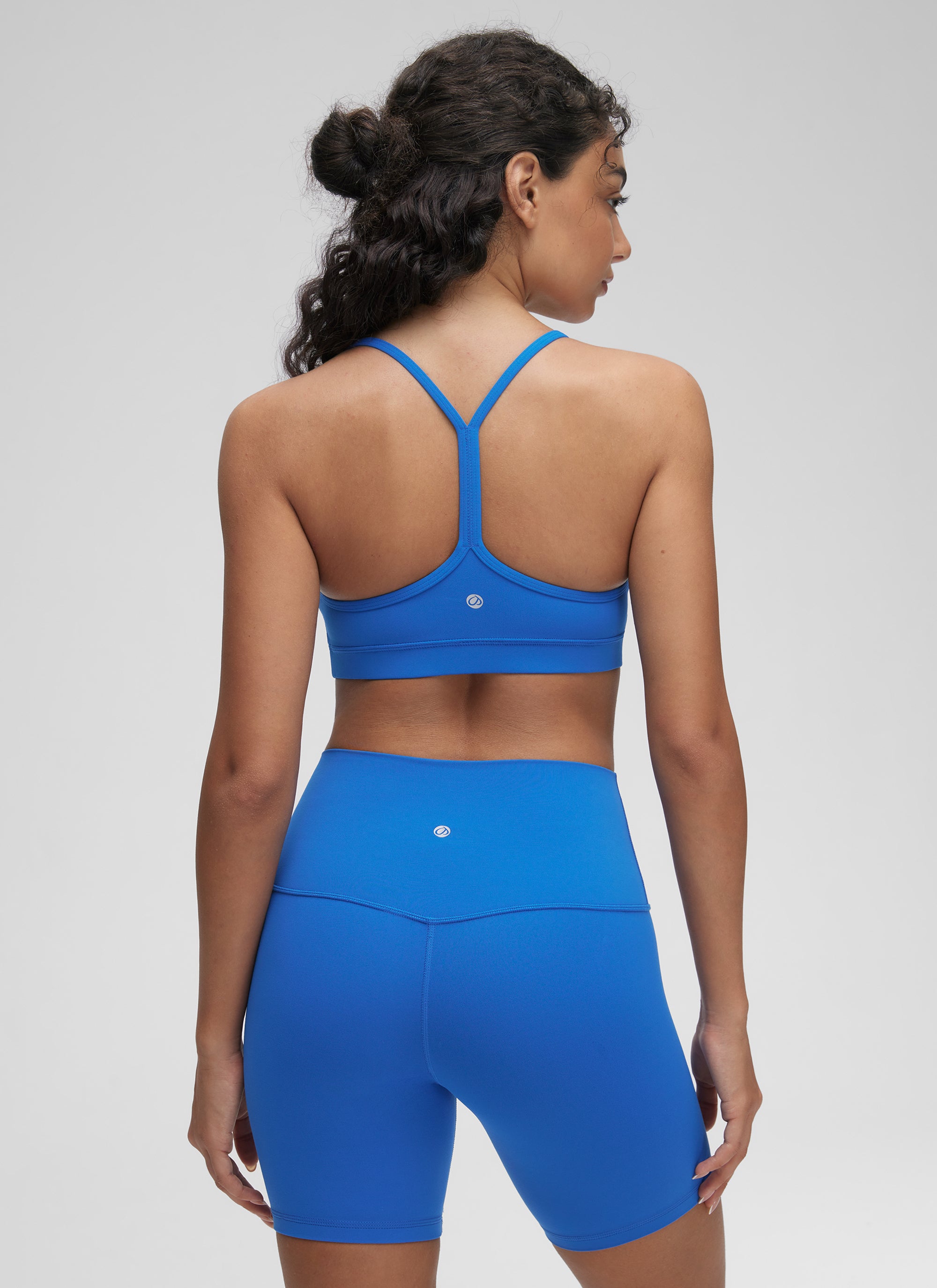 CRZ YOGA Bra Olahraga Yoga Wanita dengan Dukungan Ringan, Model " Butterluxe ", Punggung Berbentuk Y, Warna Sparkle Blue