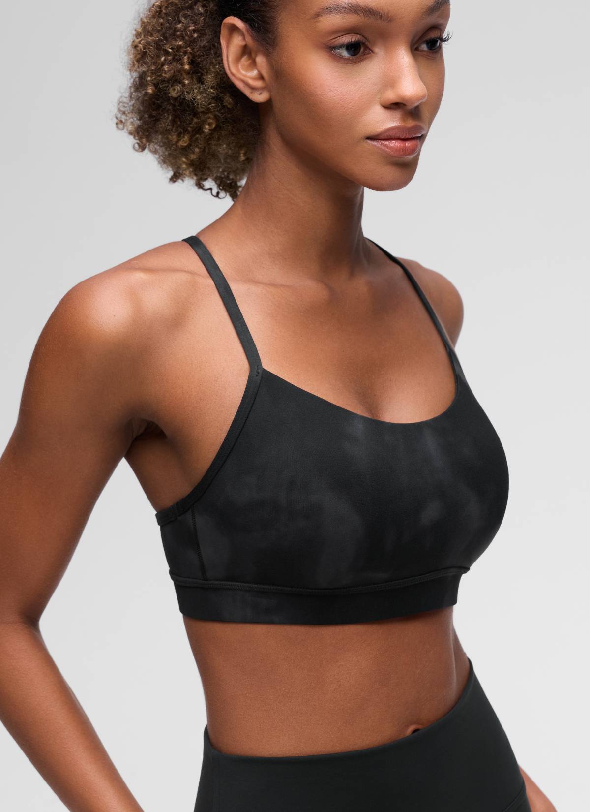 CRZ YOGA Bra Olahraga Wanita Yoga Dukungan Ringan Butterluxe Punggung Y Bunga Tie Dye Hitam