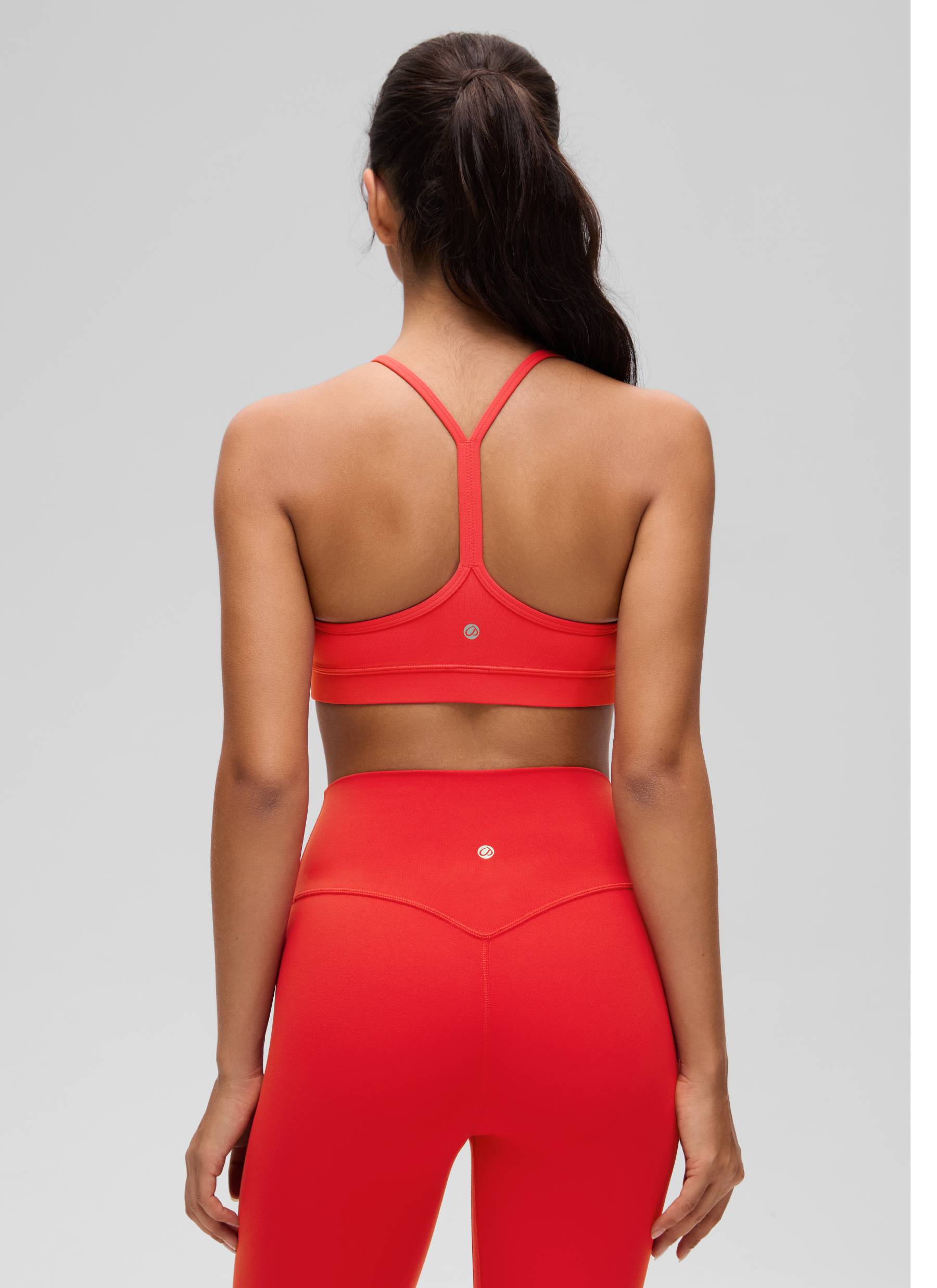 CRZ YOGA Bra Olahraga Yoga Wanita dengan Dukungan Ringan, Model " Butterluxe ", Punggung Berbentuk Y, Warna Merah Tua