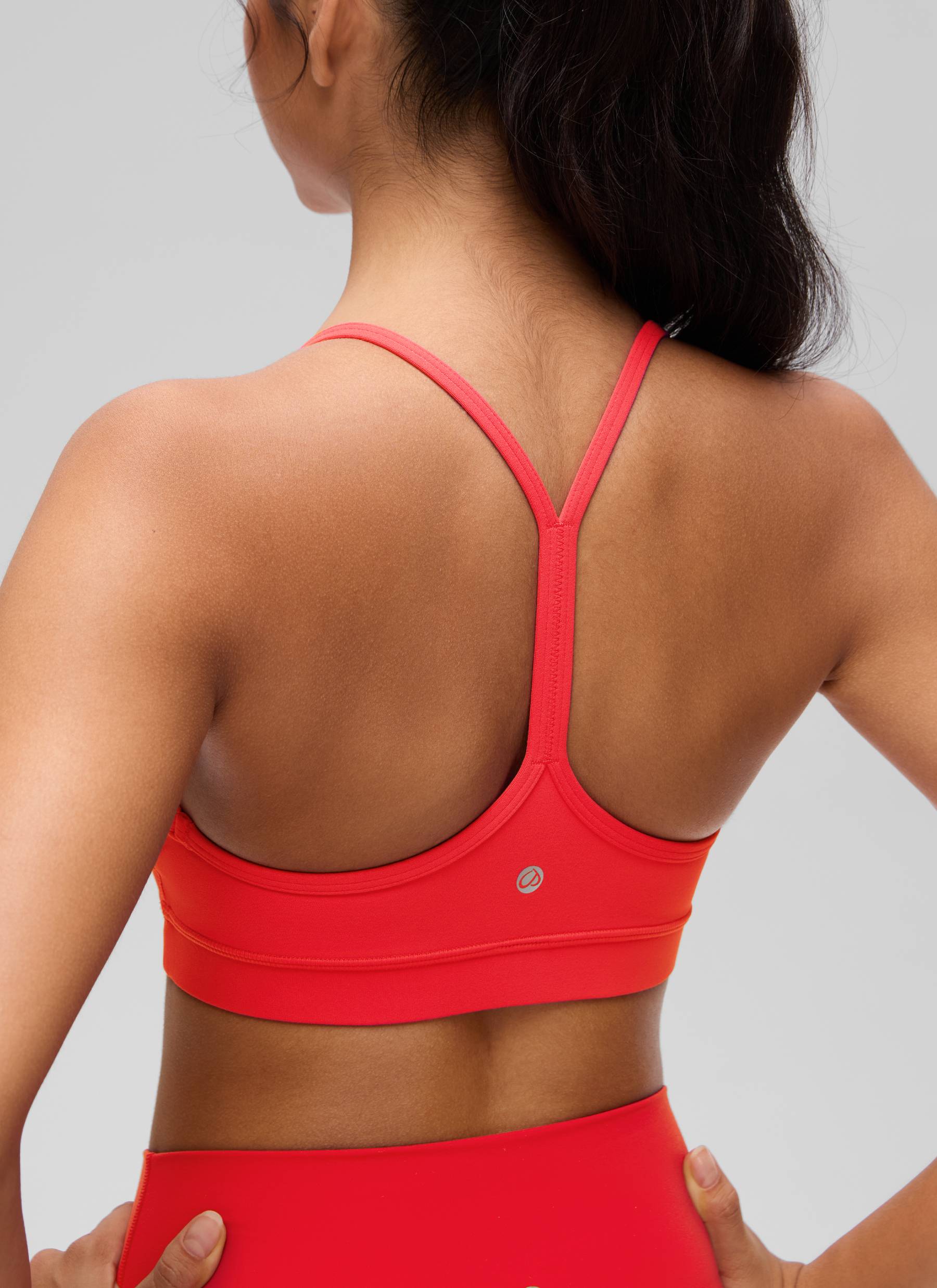 CRZ YOGA Bra Olahraga Yoga Wanita dengan Dukungan Ringan, Model " Butterluxe ", Punggung Berbentuk Y, Warna Merah Tua