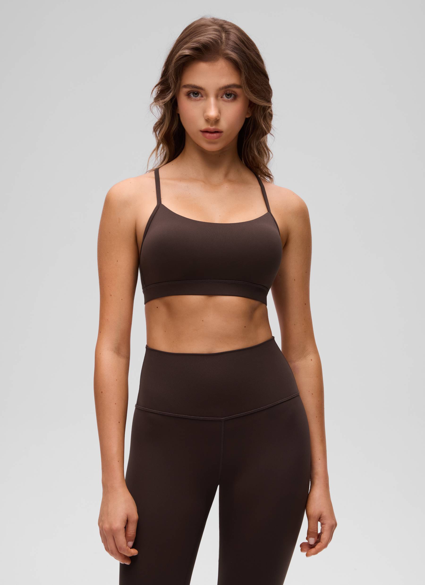 CRZ YOGA Bra Olahraga Yoga Wanita dengan Dukungan Ringan, Model " Butterluxe ", Punggung Berbentuk Y, Warna Hot Fudge Brown