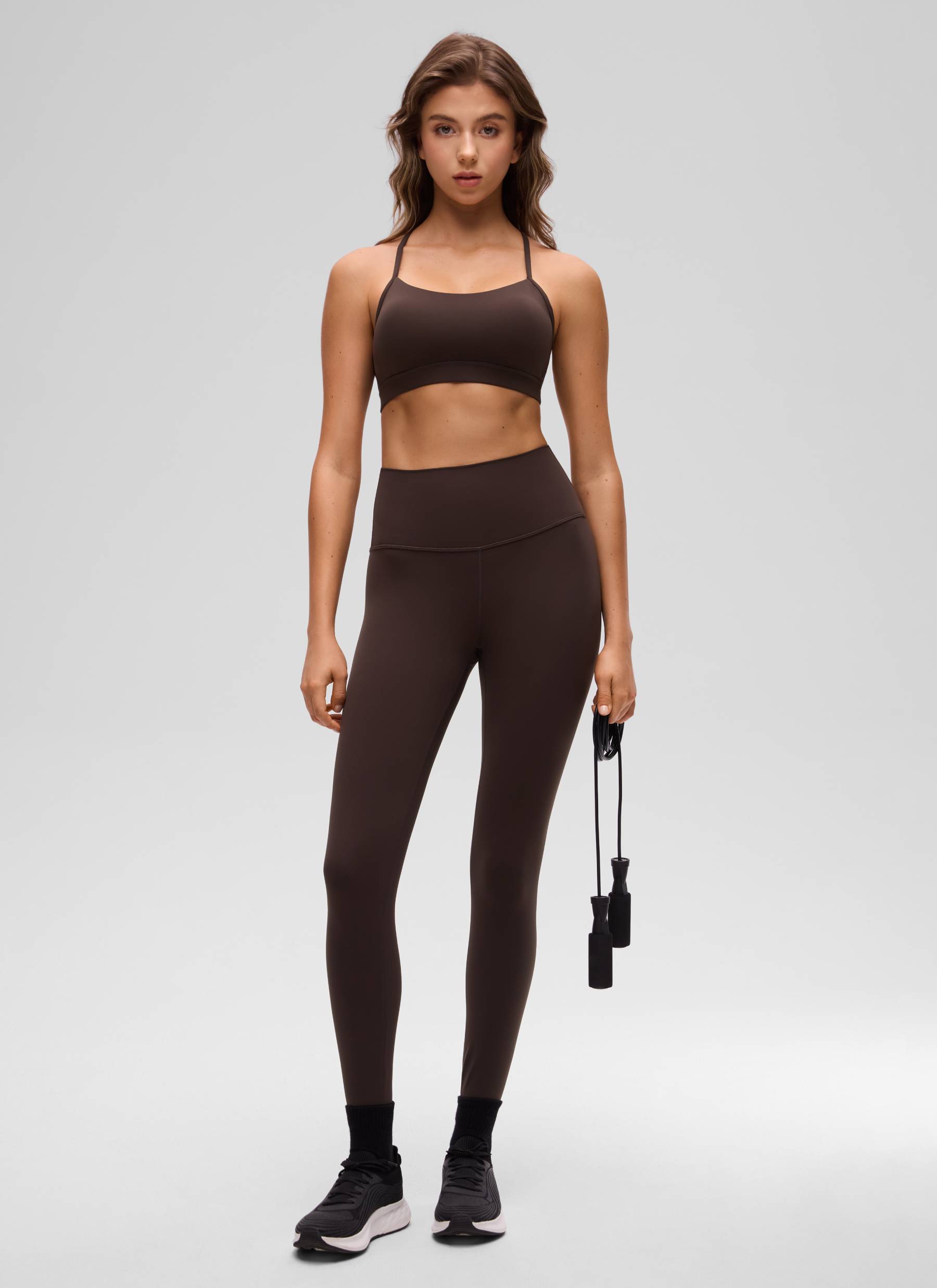 CRZ YOGA Bra Olahraga Yoga Wanita dengan Dukungan Ringan, Model " Butterluxe ", Punggung Berbentuk Y, Warna Hot Fudge Brown