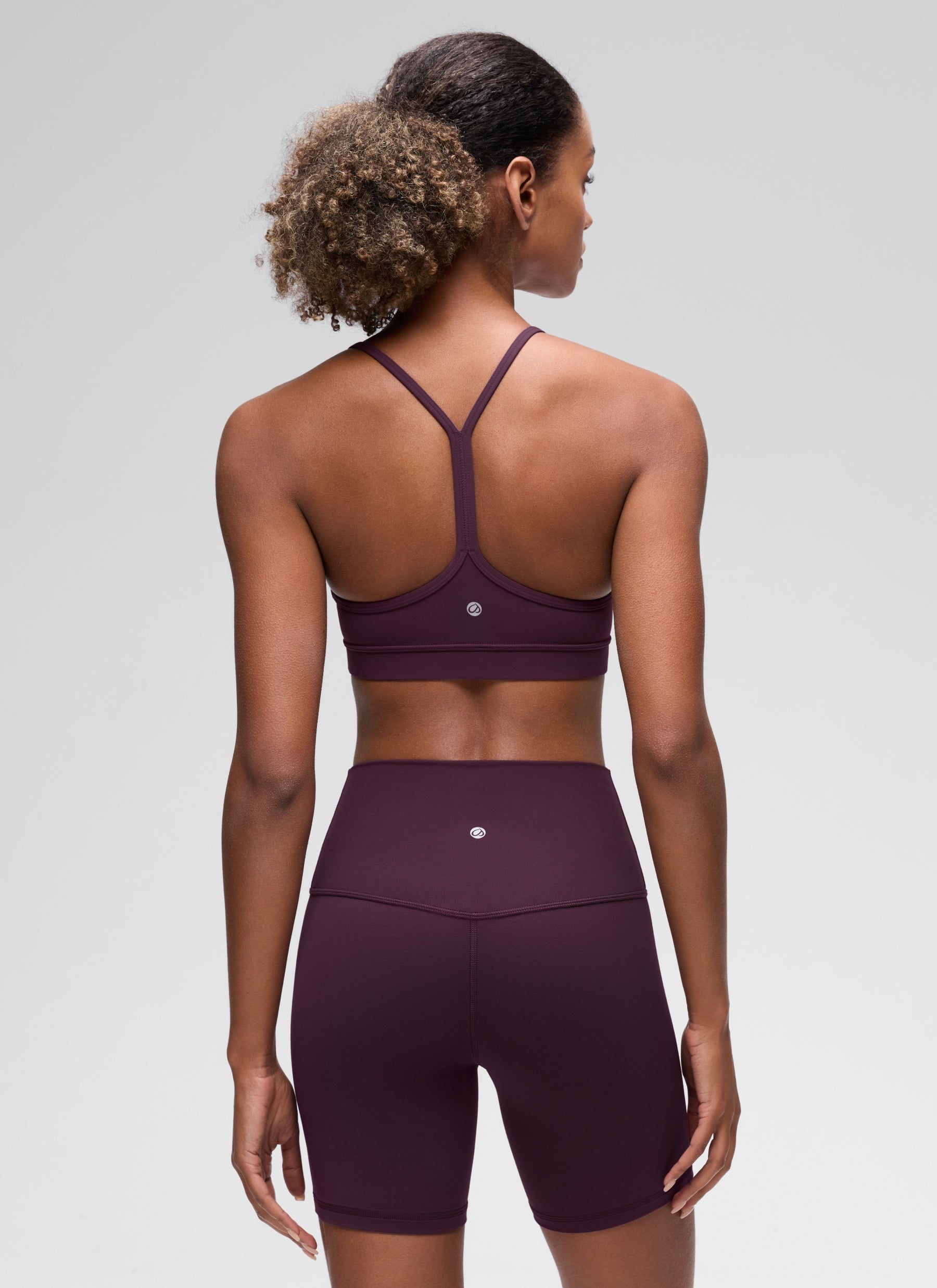 CRZ YOGA Bra Olahraga Yoga Wanita dengan Dukungan Ringan, Model " Butterluxe ", Punggung Berbentuk Y, Warna Ungu Tua
