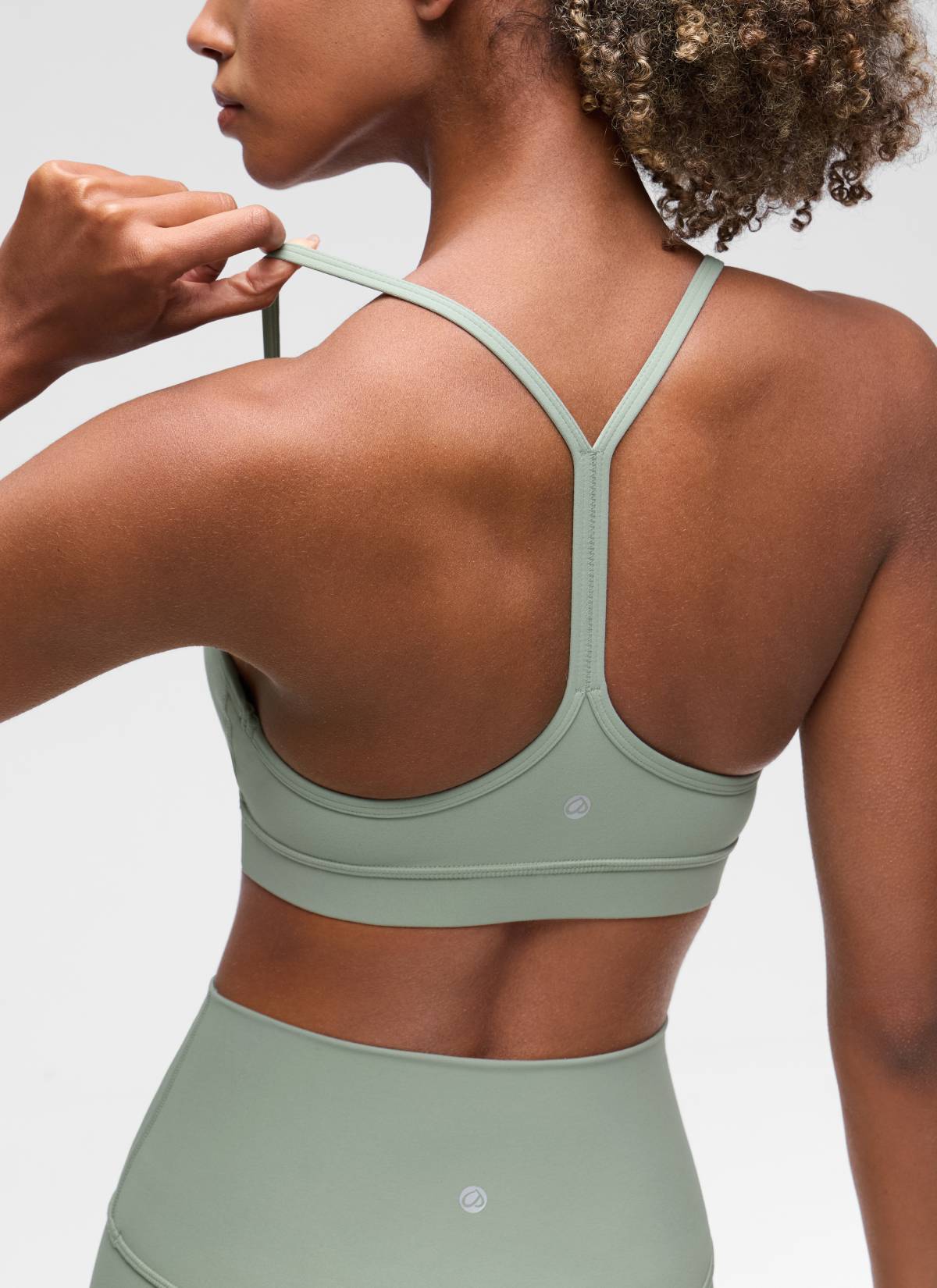 CRZ YOGA Bra Olahraga Yoga Wanita dengan Dukungan Ringan, Model " Butterluxe ", Punggung Y, Warna Hijau Palm Court