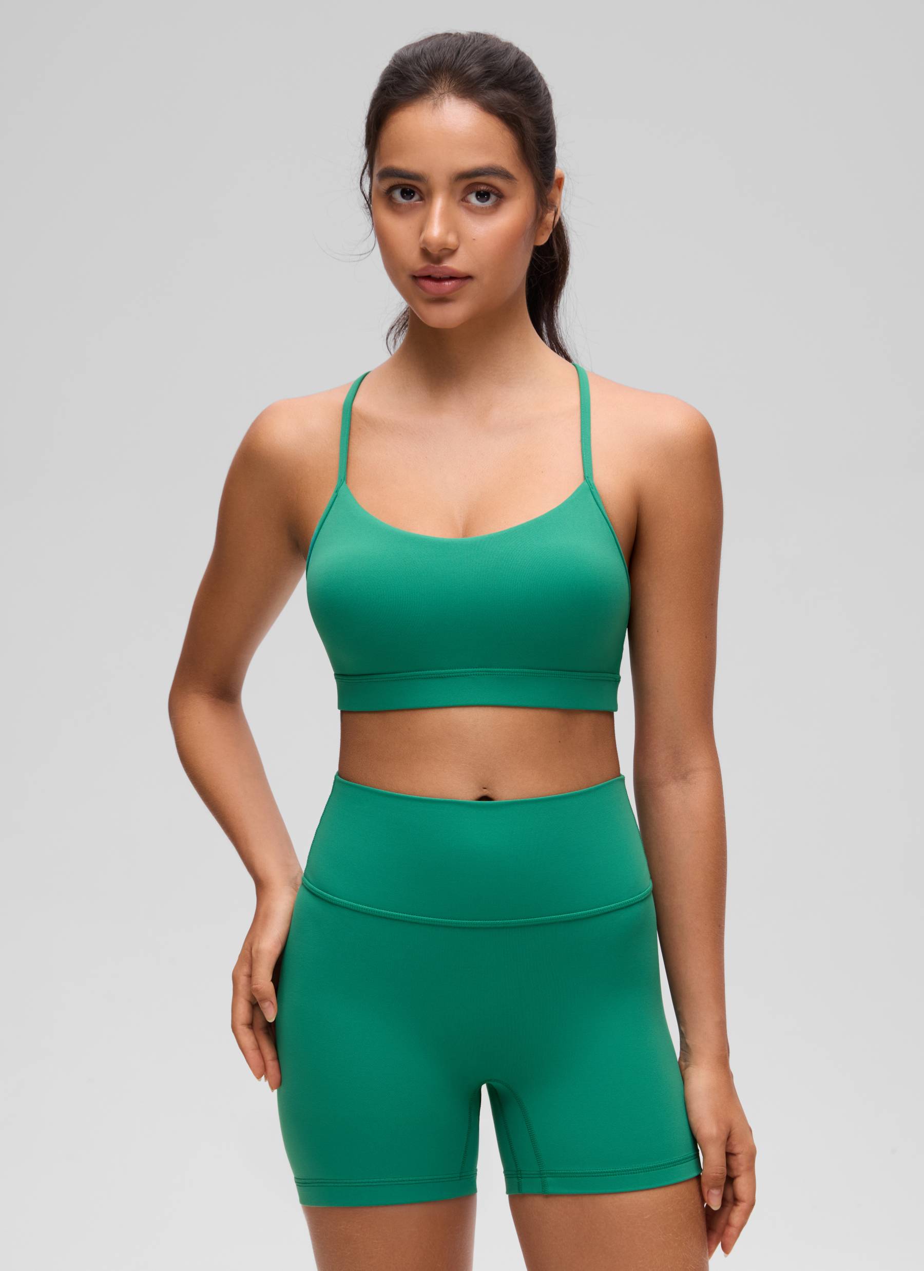 CRZ YOGA Bra Olahraga Yoga Wanita dengan Dukungan Ringan, Model " Butterluxe " dengan Punggung Berbentuk Y, Warna Cascadia Green
