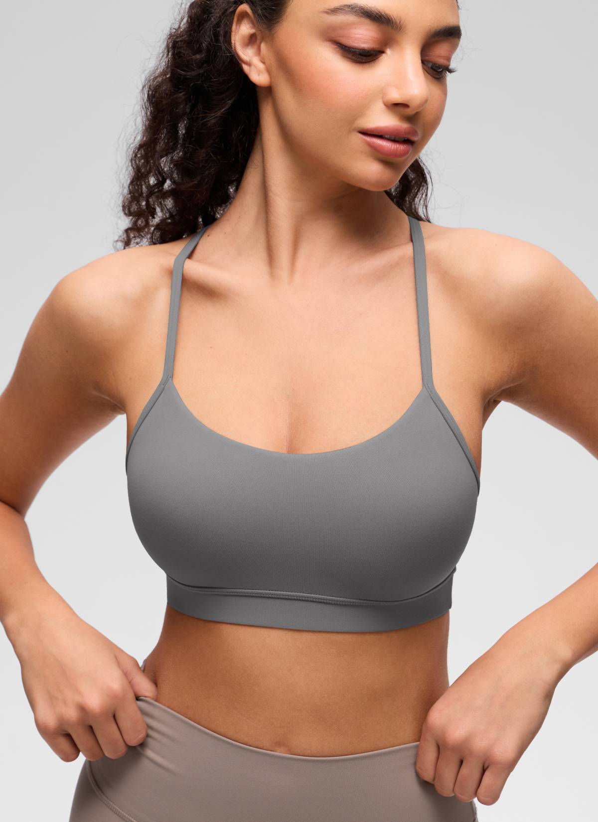 CRZ YOGA Bra Olahraga Yoga Wanita dengan Dukungan Ringan, Model " Butterluxe ", Punggung Y, Warna Abu-abu Muda