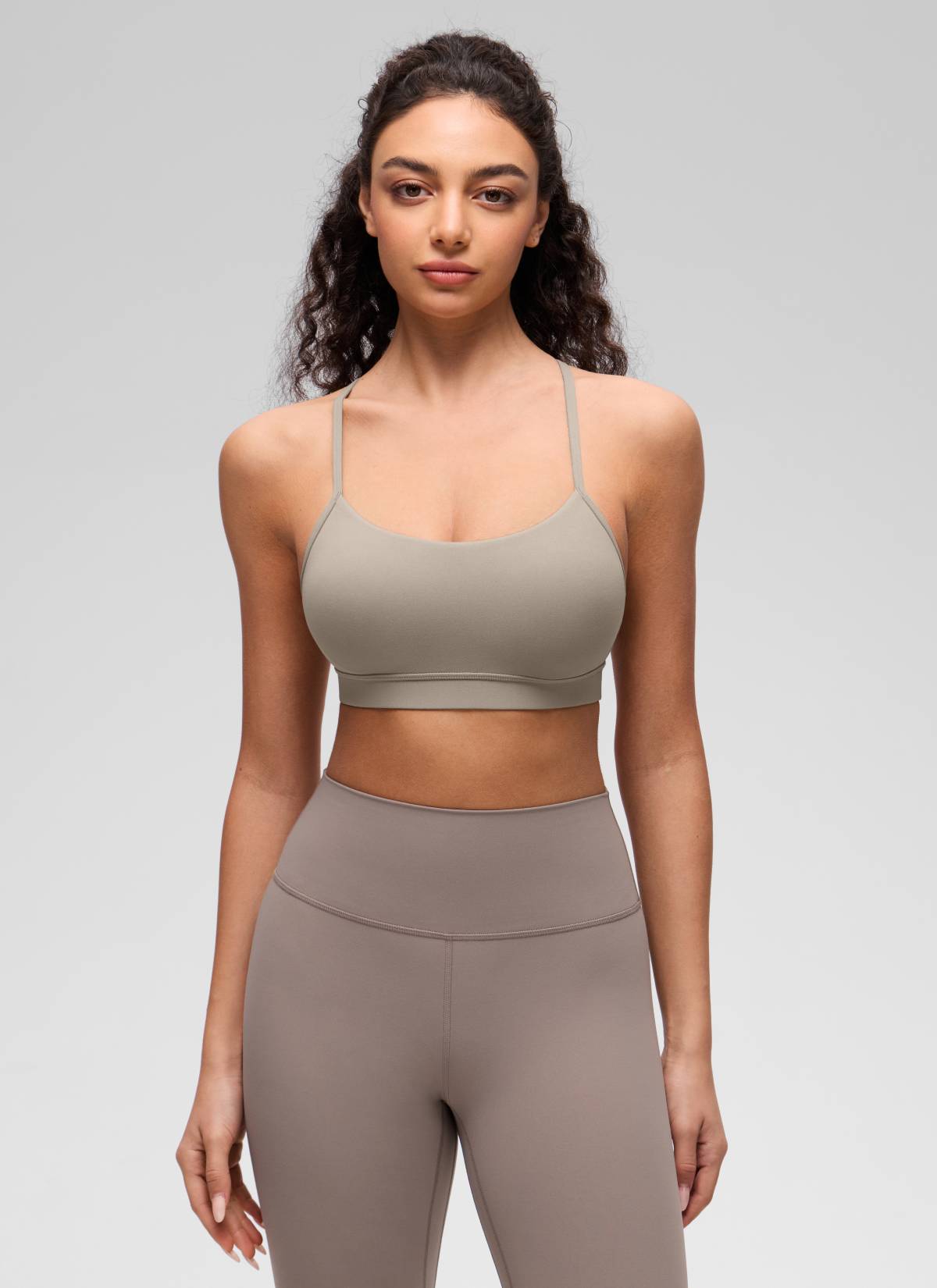 CRZ YOGA Bra Olahraga Yoga Wanita dengan Dukungan Ringan, Model " Butterluxe ", Punggung Berbentuk Y, Warna Abu-abu Hangat