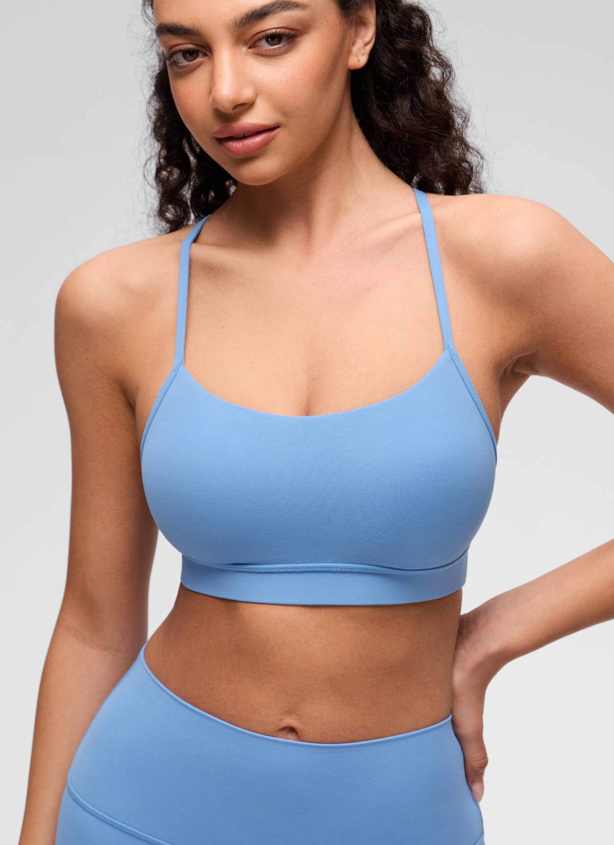 CRZ YOGA Bra Olahraga Yoga Wanita dengan Dukungan Ringan, Model " Butterluxe ", Punggung Berbentuk Y, Warna Biru Pesta