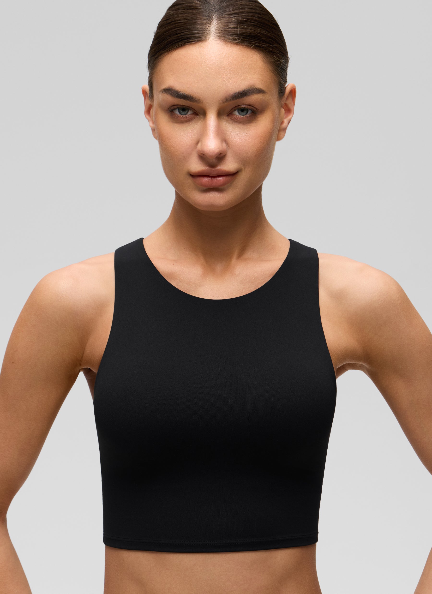 CRZ YOGA  Kaos Tanktop Yoga Wanita dengan Dukungan Rendah, Model " Butterluxe ", Leher Tinggi, dan Punggung Racerback, Warna Hitam