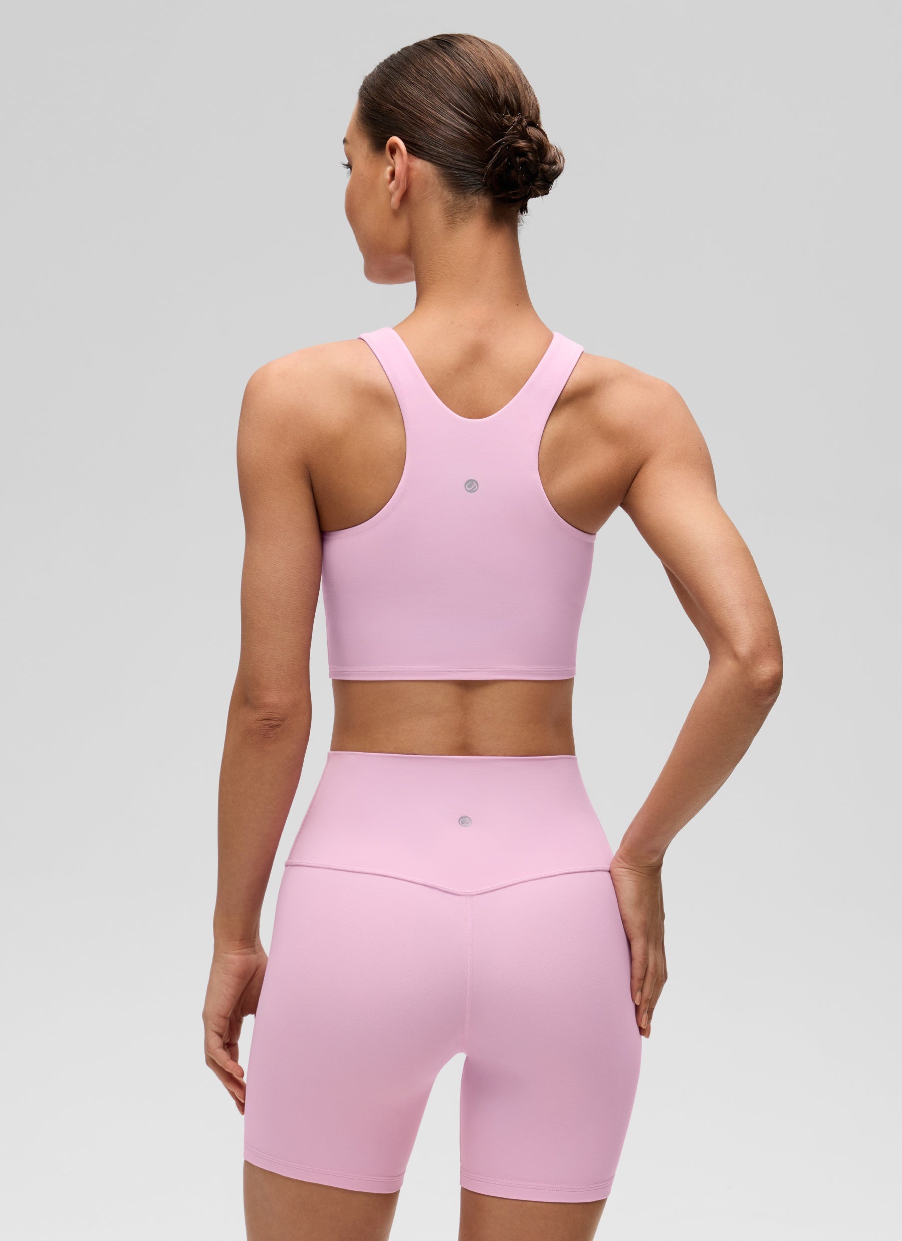CRZ YOGA  Atasan Yoga Wanita dengan Dukungan Rendah, Model Butterluxe , Leher Tinggi, Punggung Racerback, Warna Vita Pink