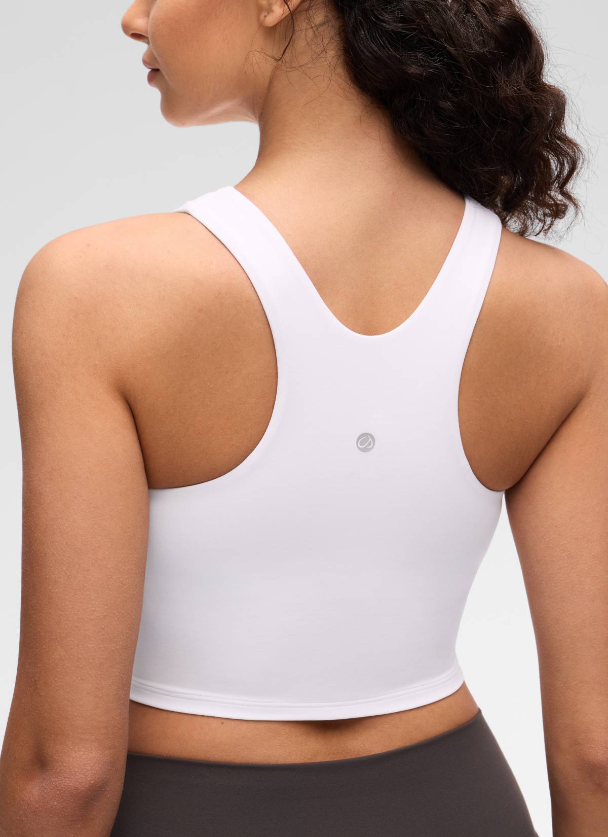 CRZ YOGA  Kaos Tanktop Yoga Wanita dengan Dukungan Rendah, Model " Butterluxe ", Leher Tinggi, dan Punggung Racerback, Warna Putih