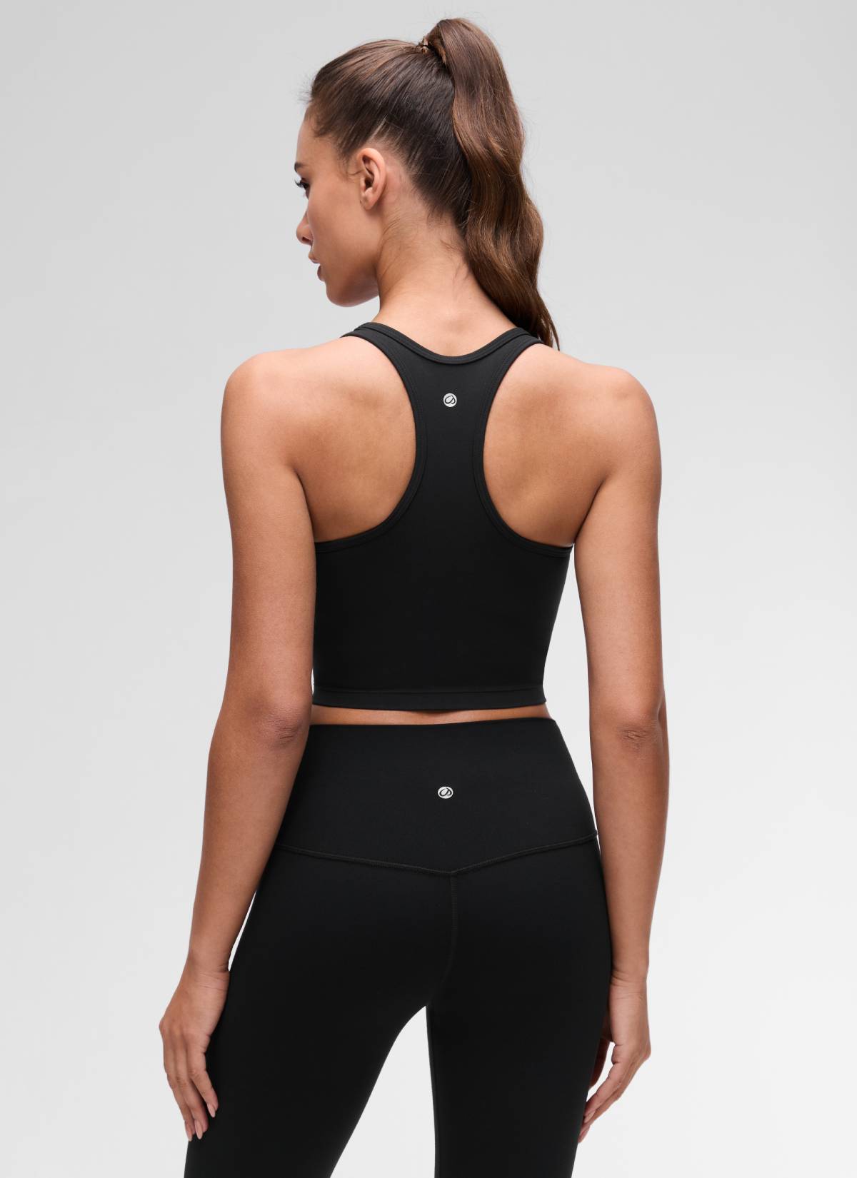 CRZ YOGA Bra Yoga Wanita dengan Dukungan Rendah, Model " Butterluxe ", Leher Bulat, Punggung Berbentuk Y, Warna Hitam
