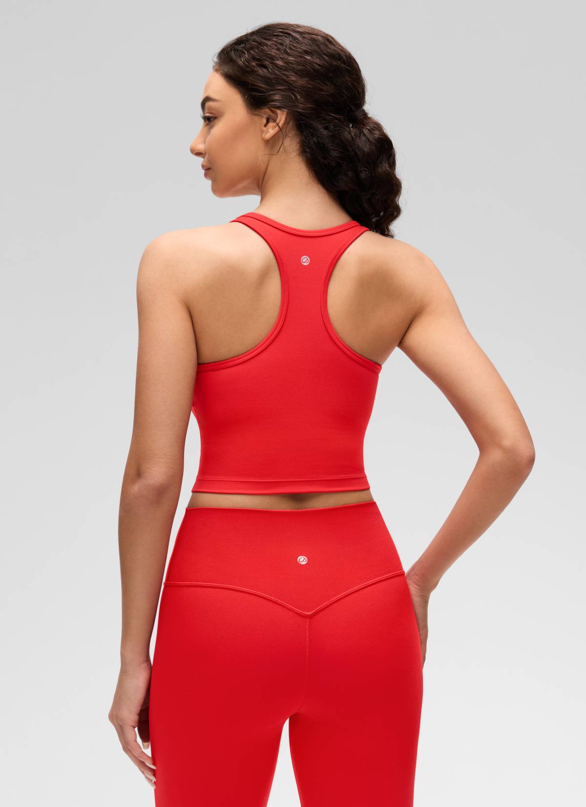 CRZ YOGA Bra Yoga Wanita dengan Dukungan Rendah, Model " Butterluxe " dengan Leher Bulat dan Punggung Berbentuk Y, Warna Merah Tua