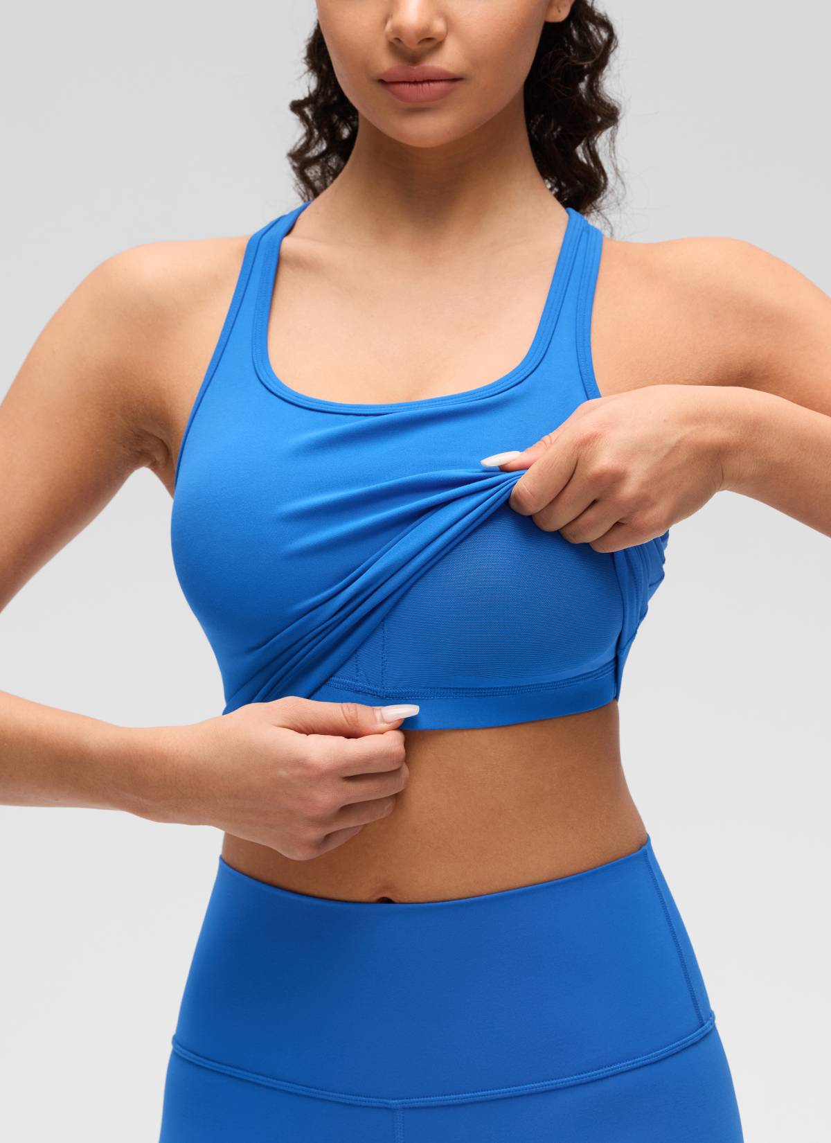 CRZ YOGA Bra Yoga Wanita dengan Dukungan Rendah, Model " Butterluxe ", Leher Bulat, Punggung Berbentuk Y, Warna Biru Berkilau