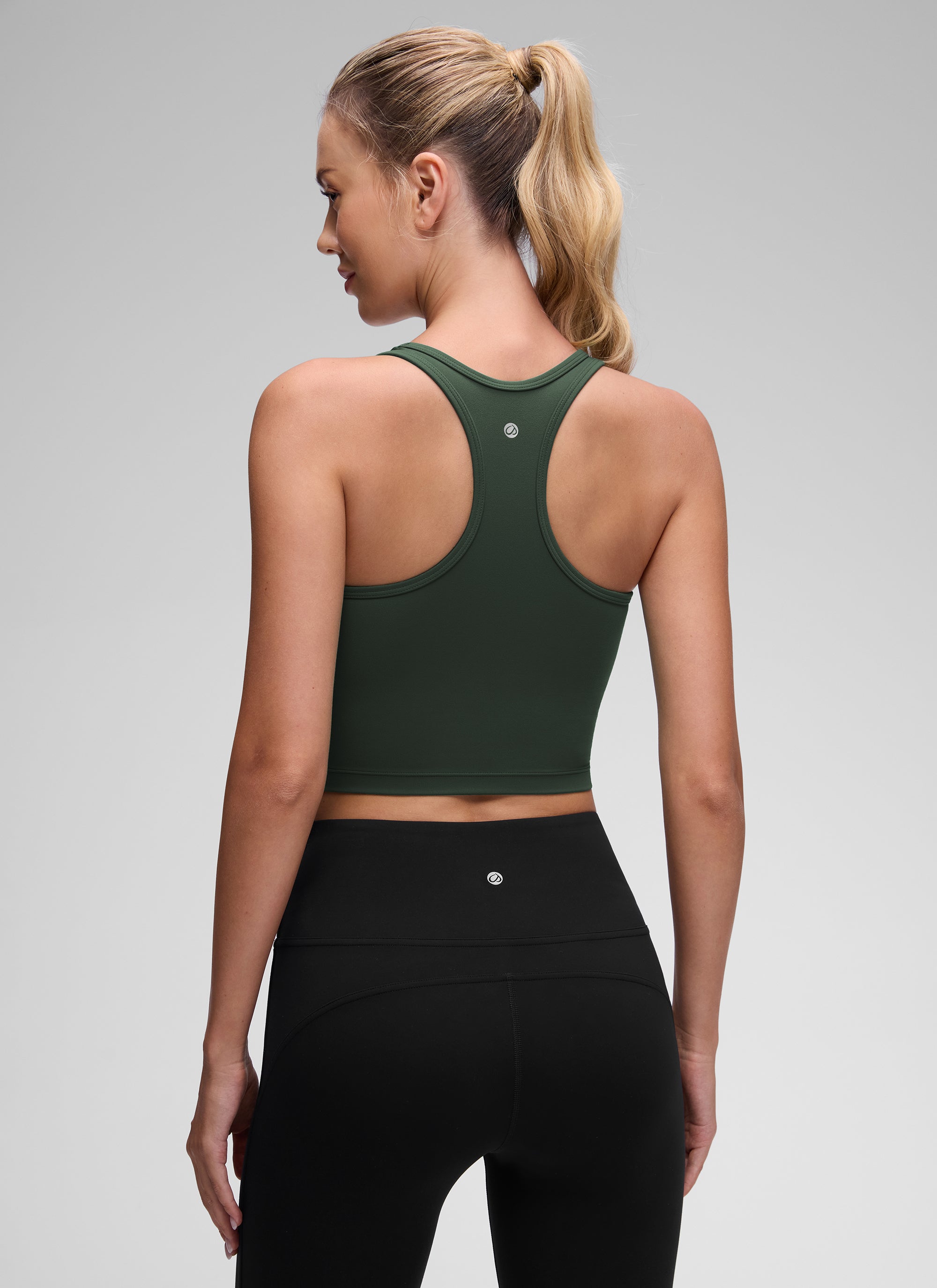 CRZ YOGA Bra Yoga Wanita dengan Dukungan Rendah, Model " Butterluxe " dengan Leher Bulat dan Punggung Berbentuk Y, Warna Legend Green