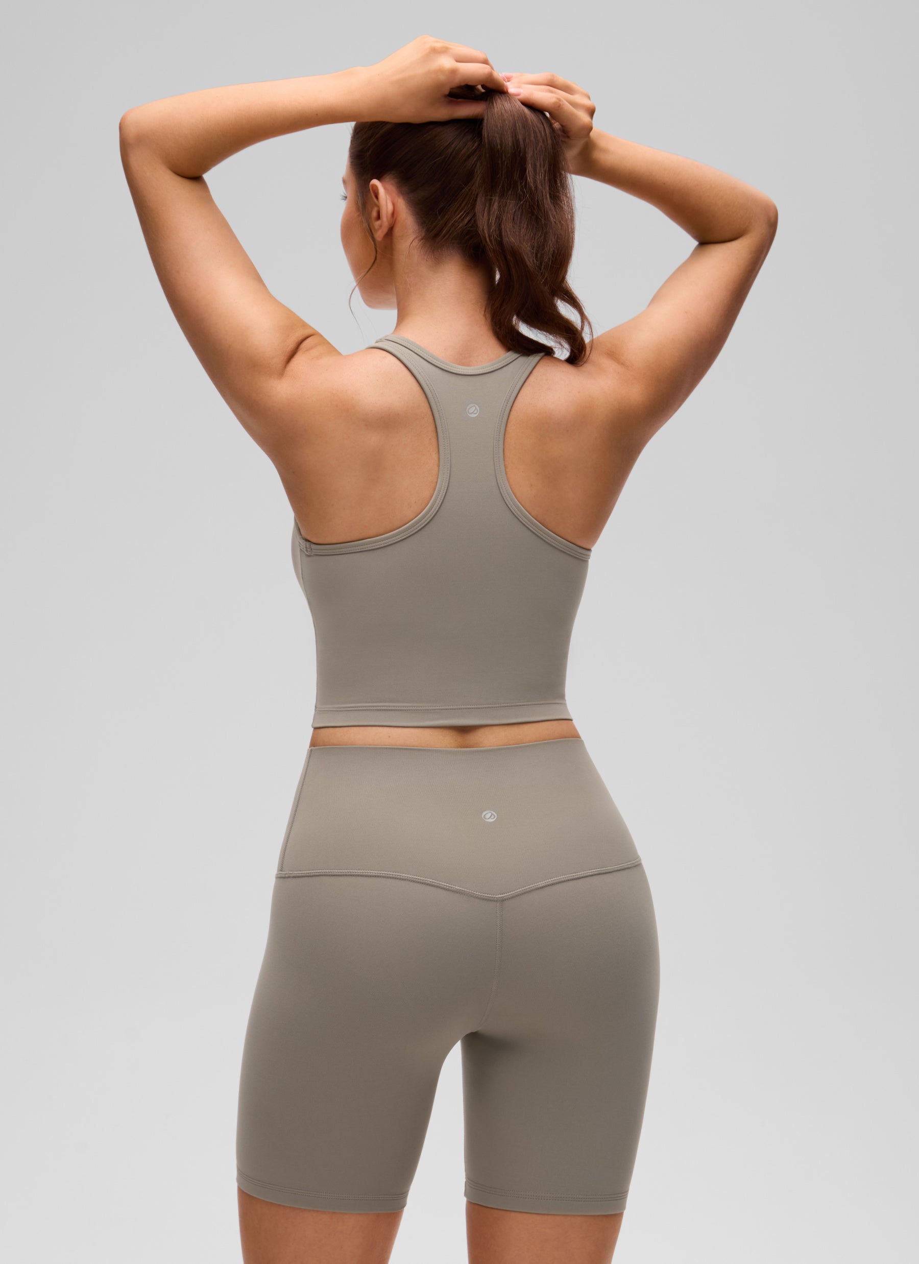 CRZ YOGA Bra Yoga Wanita dengan Dukungan Rendah, Model " Butterluxe ", Leher Bulat, Punggung Berbentuk Y, Warna Abu-abu Hangat