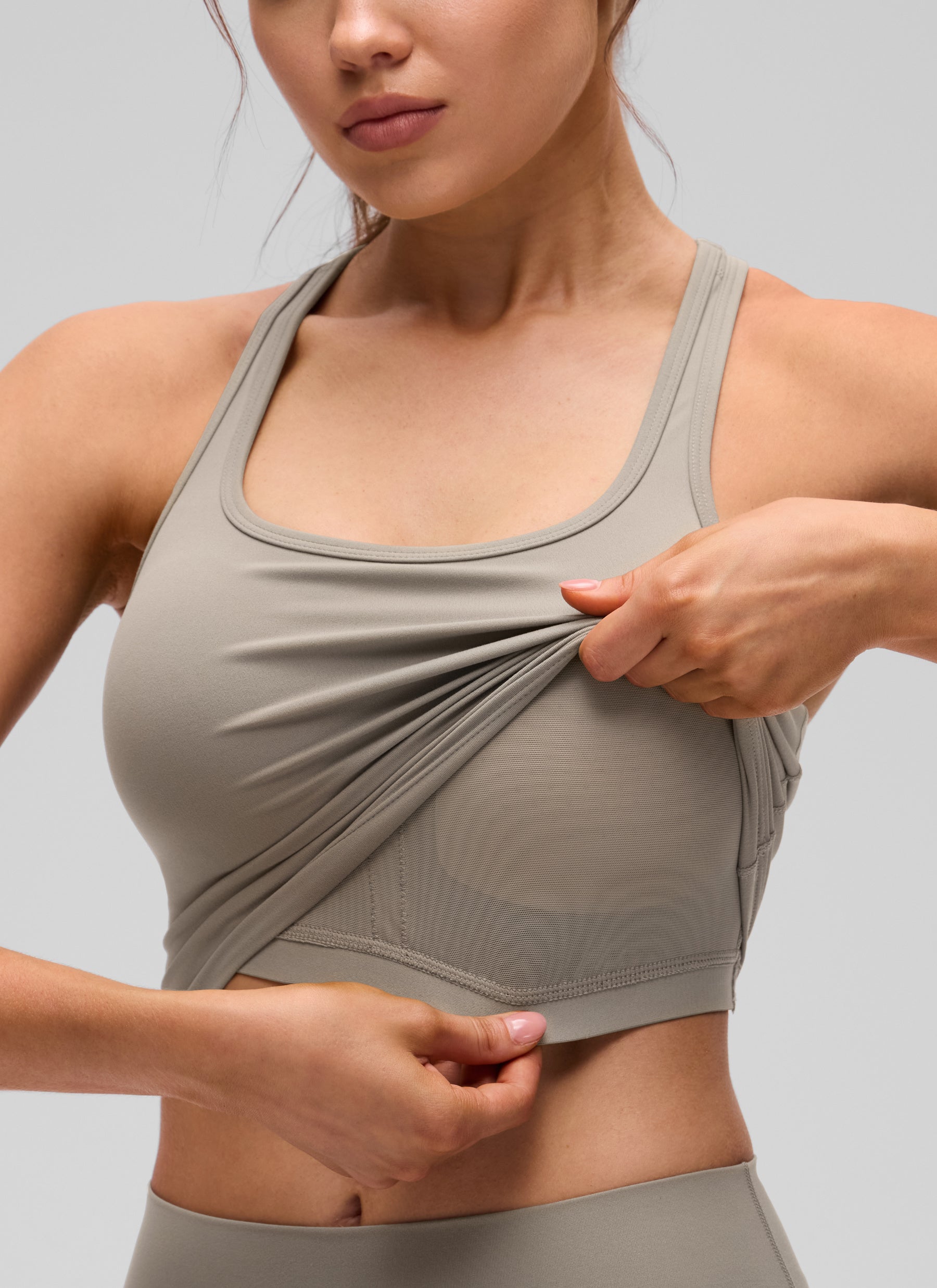 CRZ YOGA Bra Yoga Wanita dengan Dukungan Rendah, Model " Butterluxe ", Leher Bulat, Punggung Berbentuk Y, Warna Abu-abu Hangat