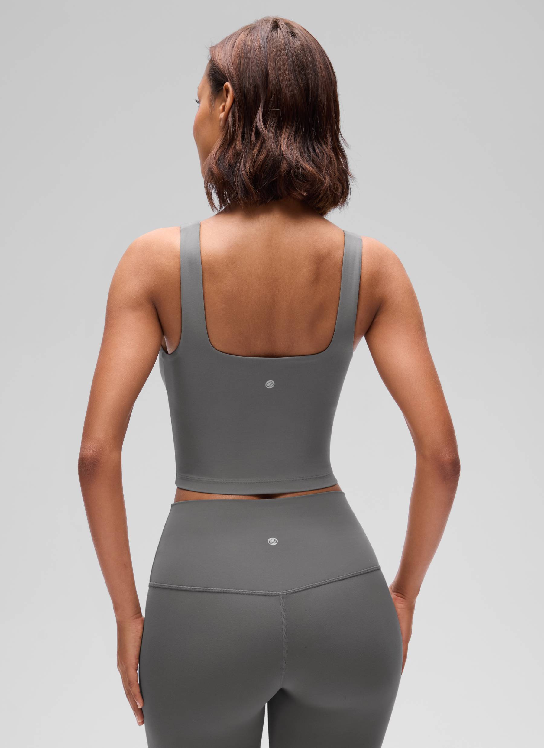CRZ YOGA Bra Yoga Wanita Dampak Rendah dengan Desain " Butterluxe " dan Model Panjang, Leher Persegi, Warna Abu-abu Muda