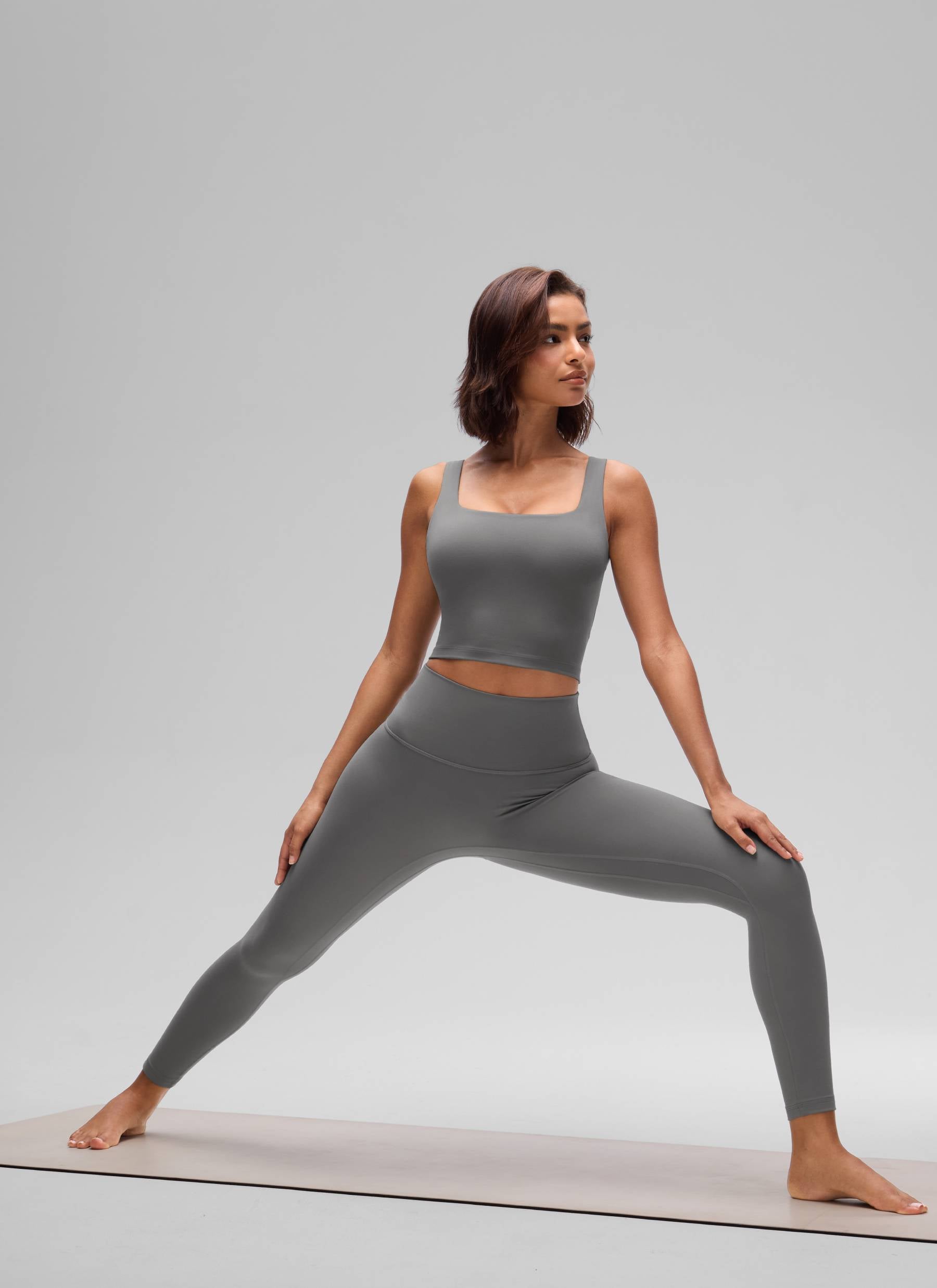 CRZ YOGA Bra Yoga Wanita Dampak Rendah dengan Desain " Butterluxe " dan Model Panjang, Leher Persegi, Warna Abu-abu Muda