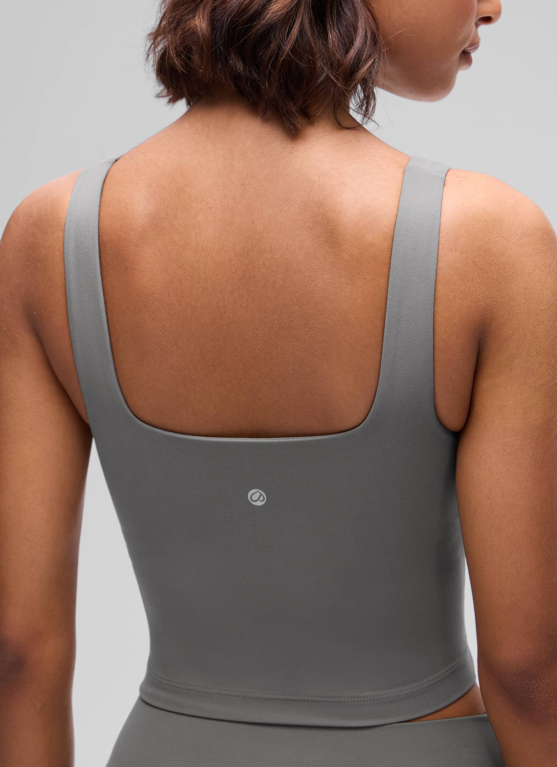 CRZ YOGA Bra Yoga Wanita Dampak Rendah dengan Desain " Butterluxe " dan Model Panjang, Leher Persegi, Warna Abu-abu Muda