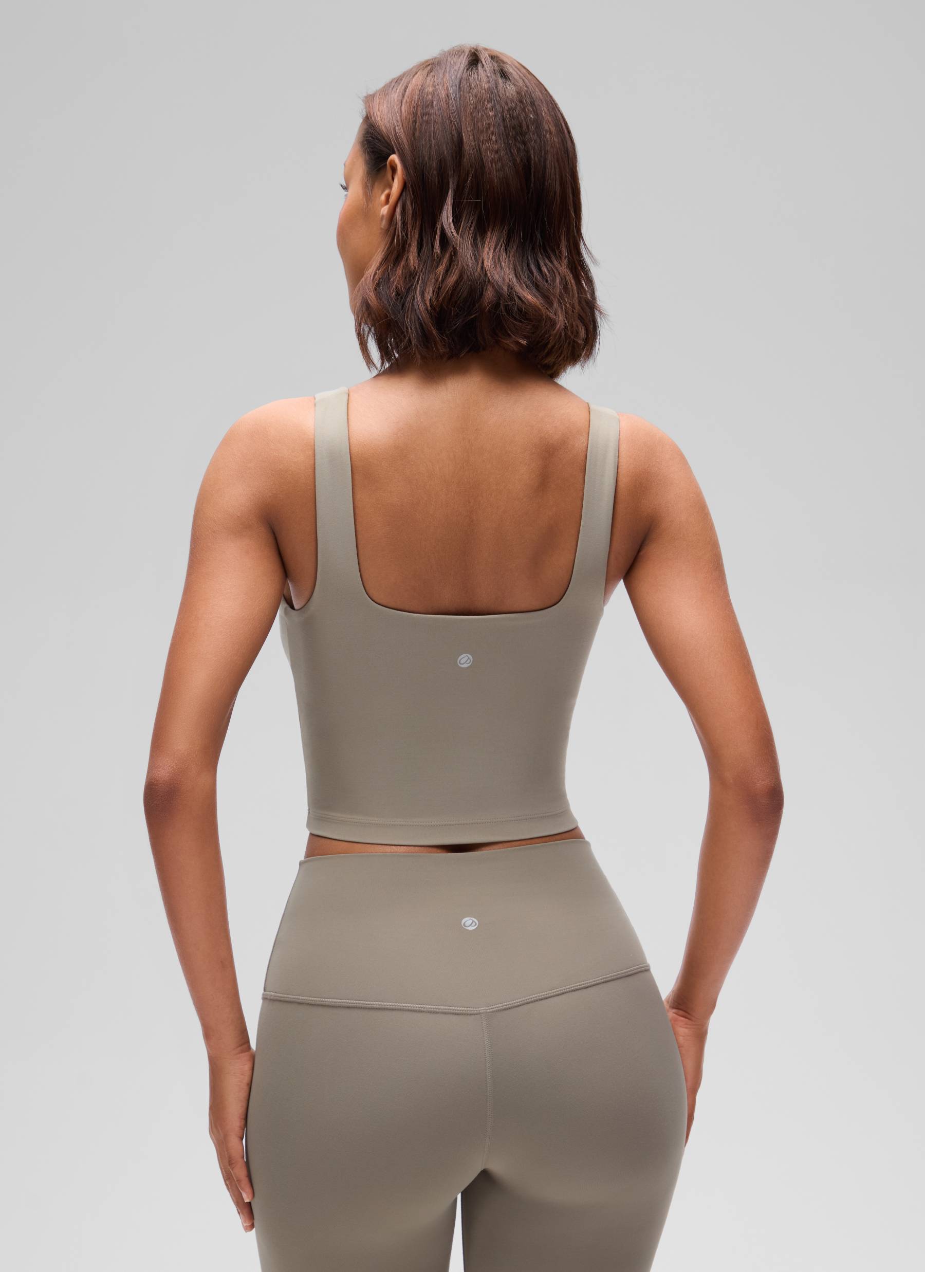 CRZ YOGA Bra Yoga Wanita Dampak Rendah dengan Desain " Butterluxe " dan Potongan Panjang, Leher Persegi, Warna Abu-abu Hangat