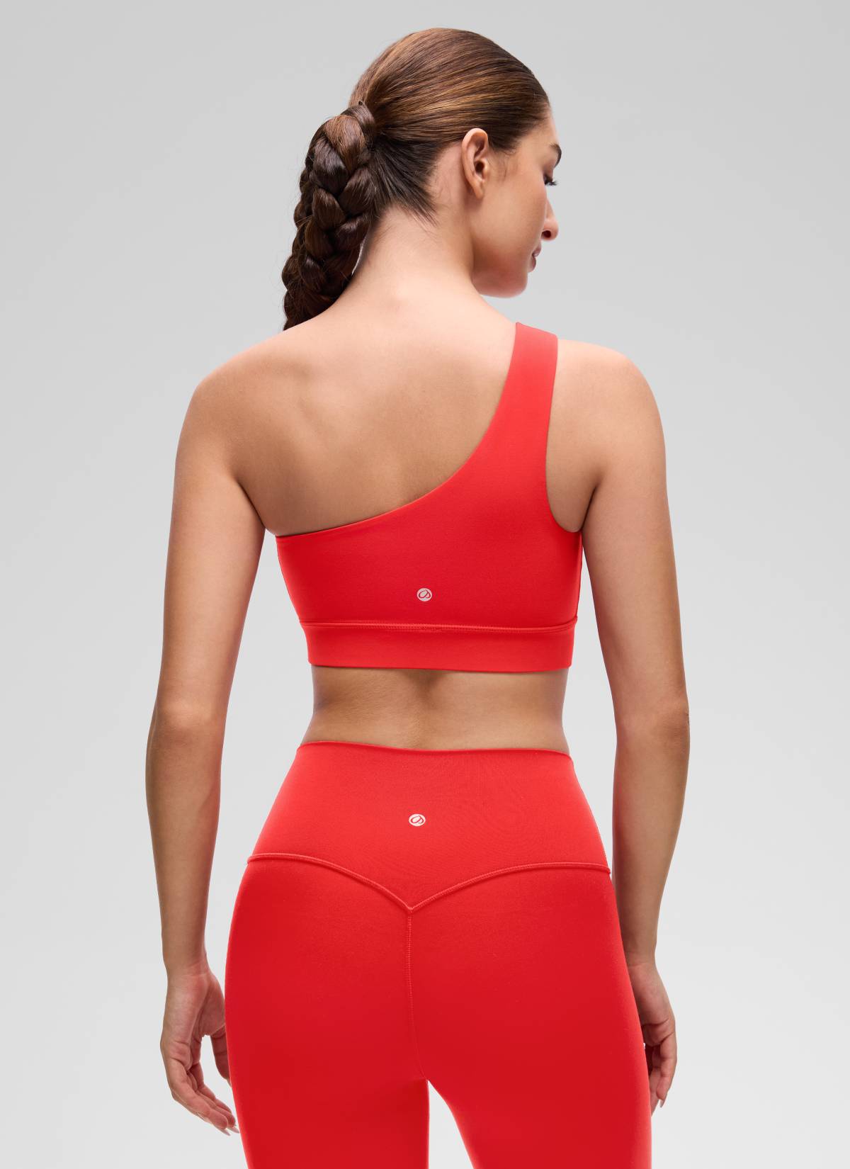 CRZ YOGA Butterluxe Bra Olahraga Wanita Satu Bahu Asimetris Berbusa Warna Merah Tua