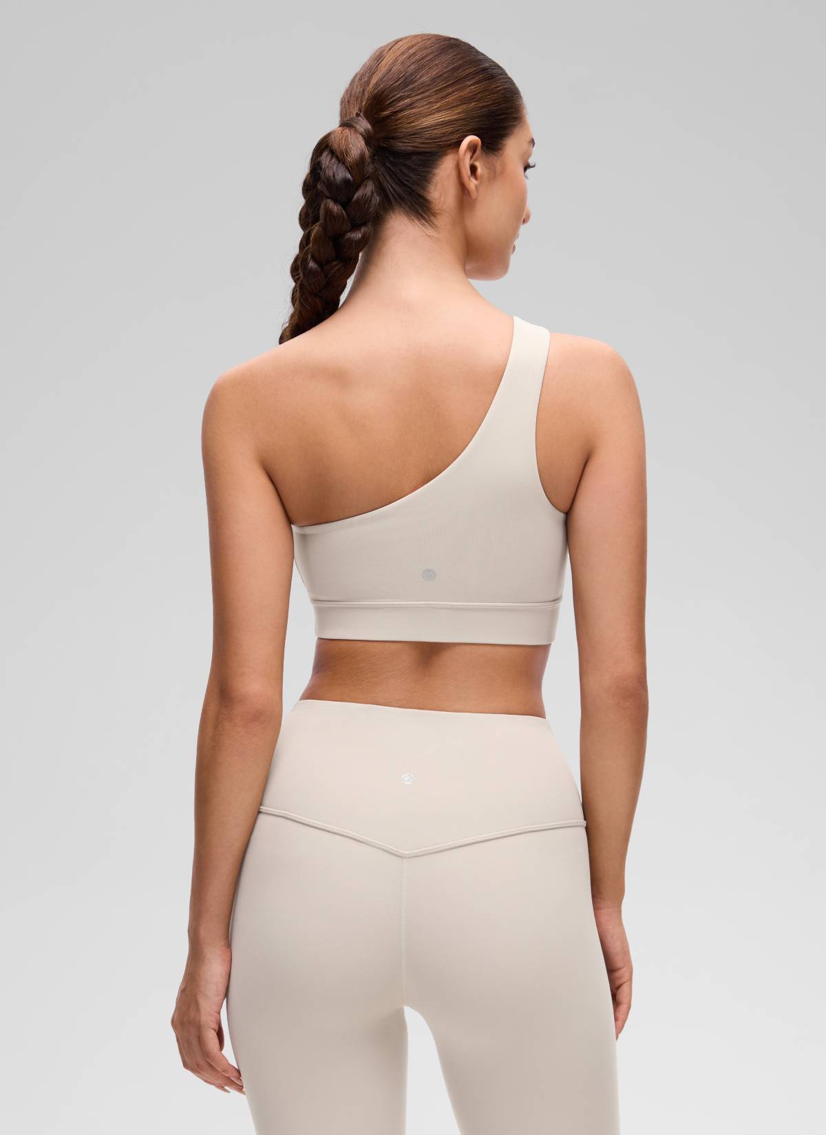 CRZ YOGA Butterluxe Bra Olahraga Wanita Satu Bahu Asimetris dengan Bantalan, Warna Mojave Tan