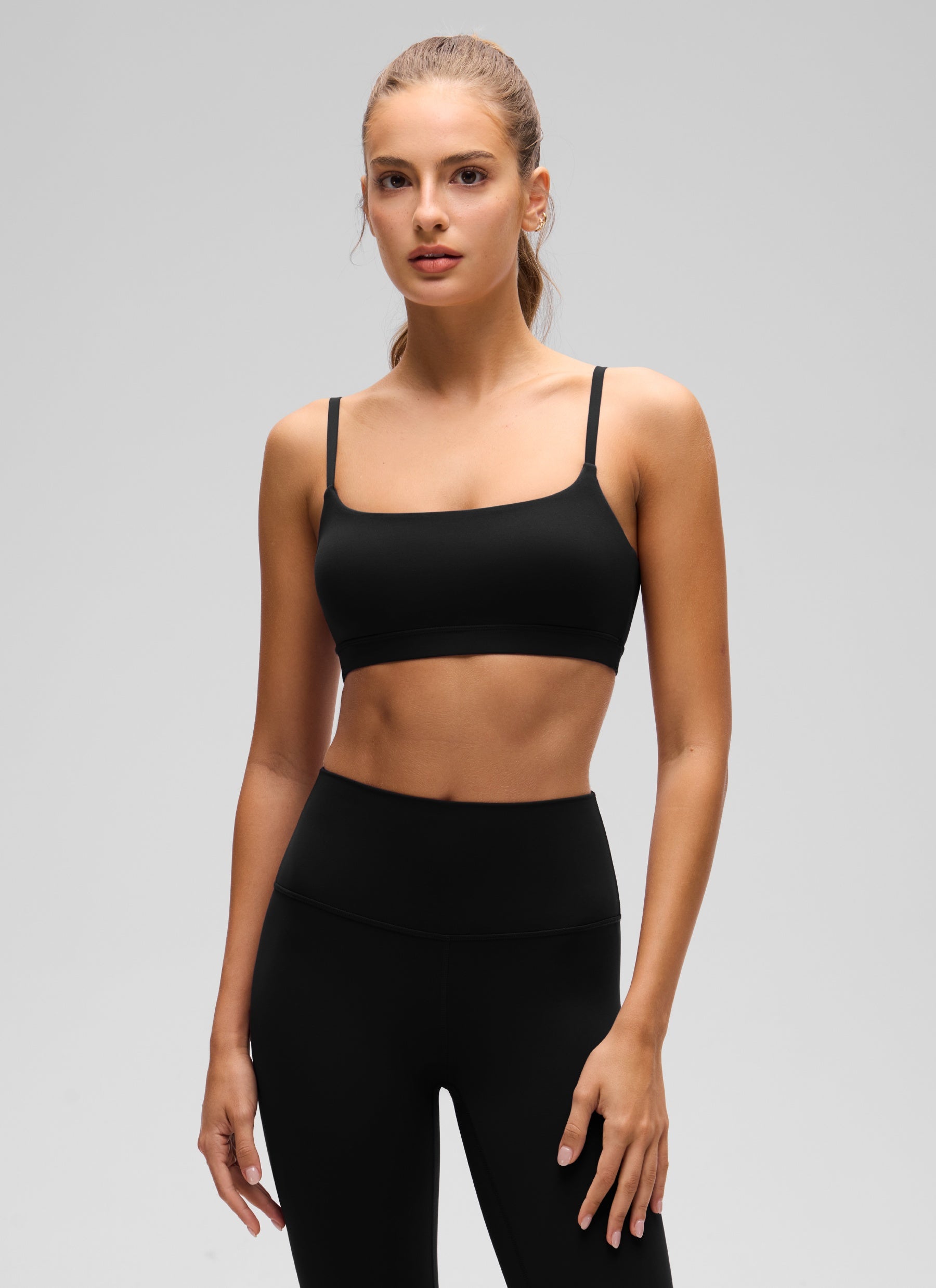 CRZ YOGA Bra Wanita dengan Leher Bulat dan Tali Spaghetti yang Dapat Disesuaikan, Model " Butterluxe ", Warna Hitam