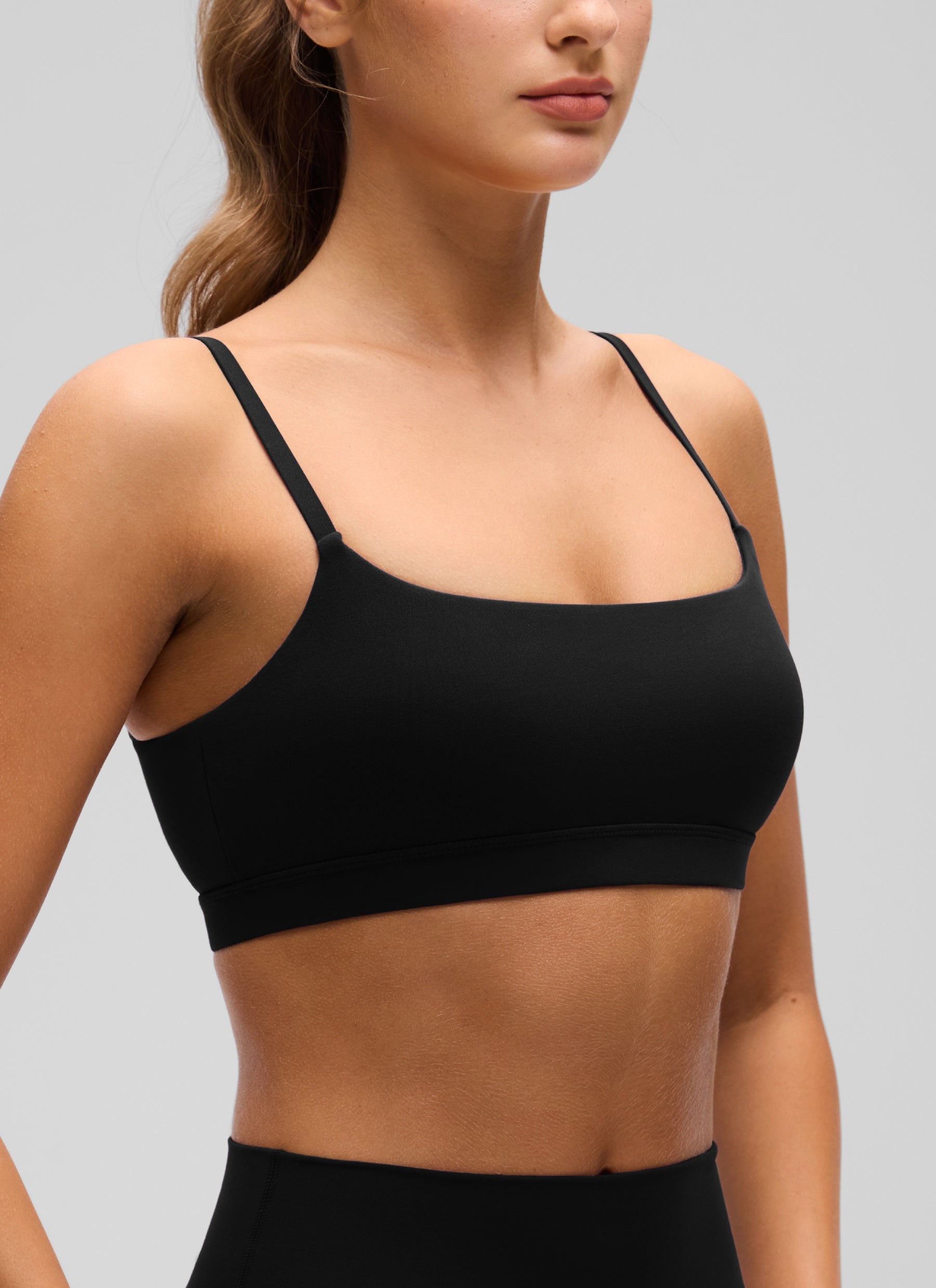 CRZ YOGA Bra Wanita dengan Leher Bulat dan Tali Spaghetti yang Dapat Disesuaikan, Model " Butterluxe ", Warna Hitam