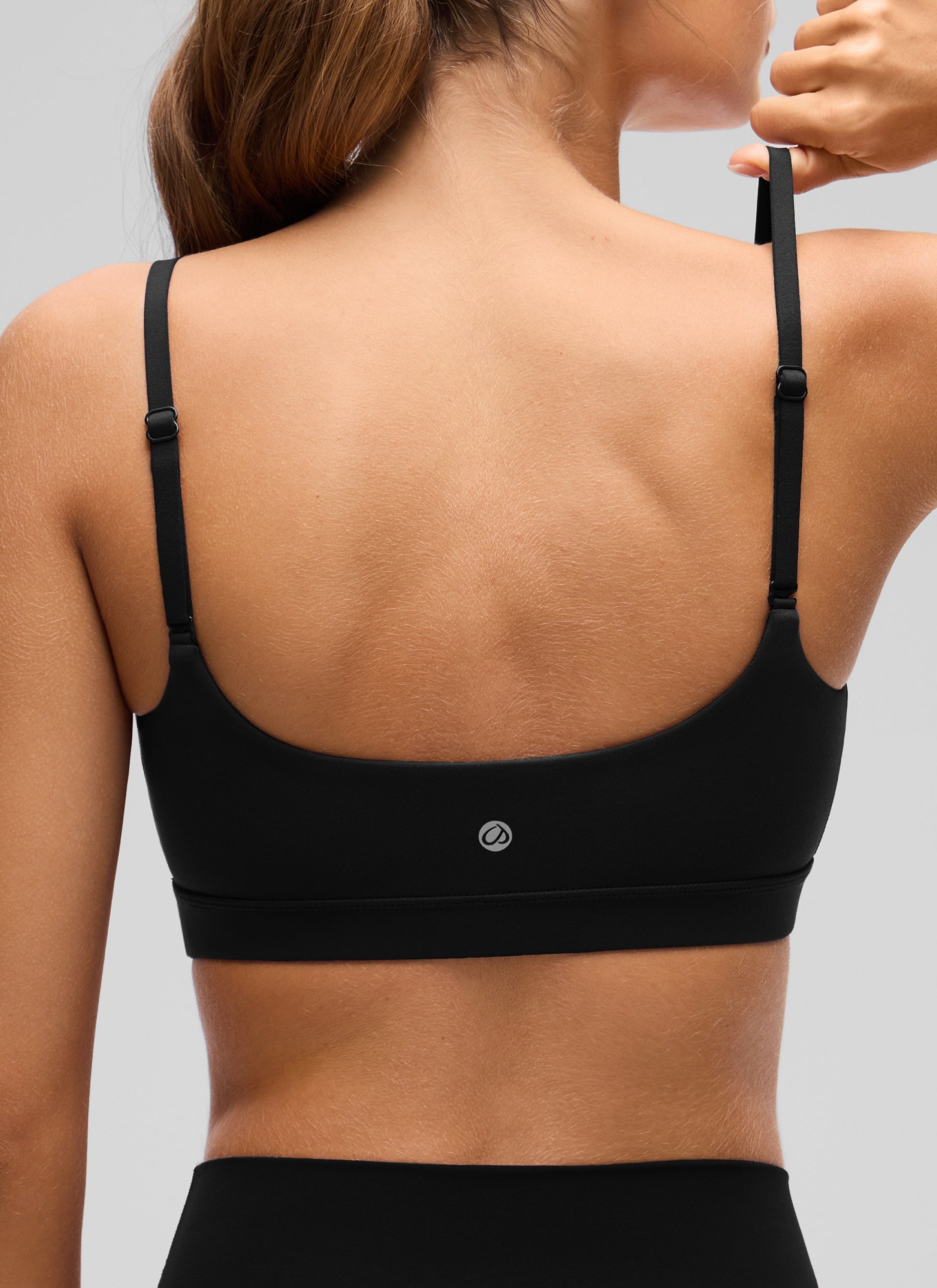 CRZ YOGA Bra Wanita dengan Leher Bulat dan Tali Spaghetti yang Dapat Disesuaikan, Model " Butterluxe ", Warna Hitam