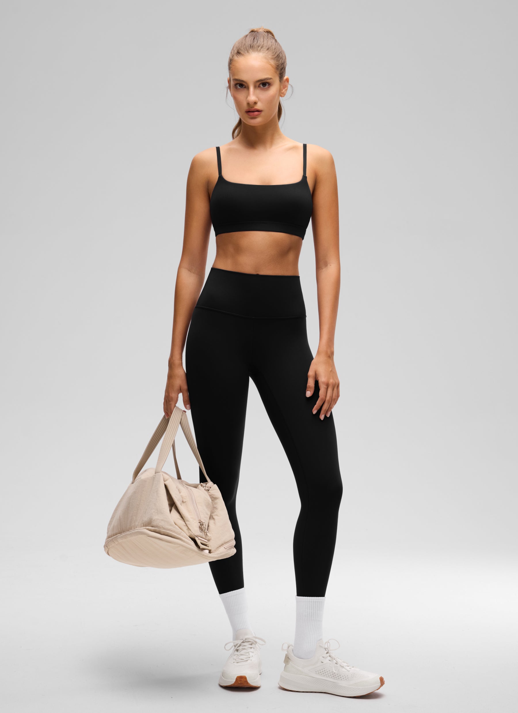 CRZ YOGA Bra Wanita dengan Leher Bulat dan Tali Spaghetti yang Dapat Disesuaikan, Model " Butterluxe ", Warna Hitam