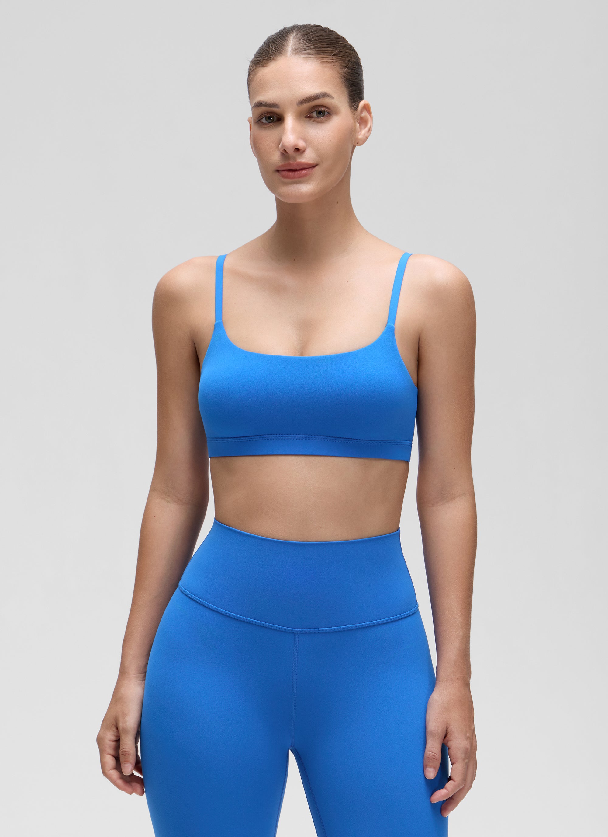 CRZ YOGA Bra Wanita dengan Tali Spaghetti yang Dapat Disesuaikan dan Leher Bulat, Model " Butterluxe ", Warna Biru Berkilau