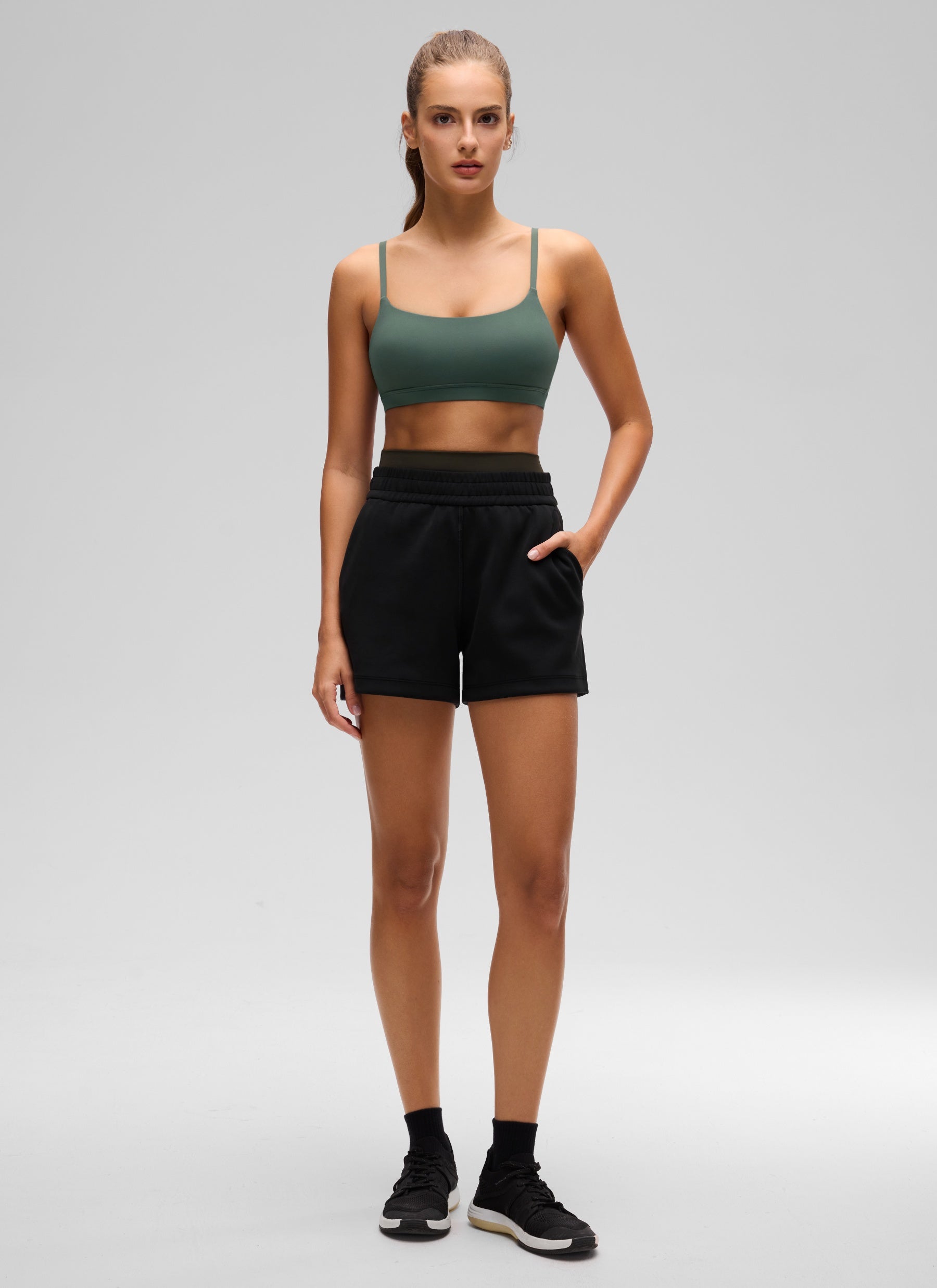 CRZ YOGA Bra Wanita dengan Tali Spaghetti yang Dapat Disesuaikan dan Leher Bulat, Model " Butterluxe ", Warna Hijau Hutan Gelap