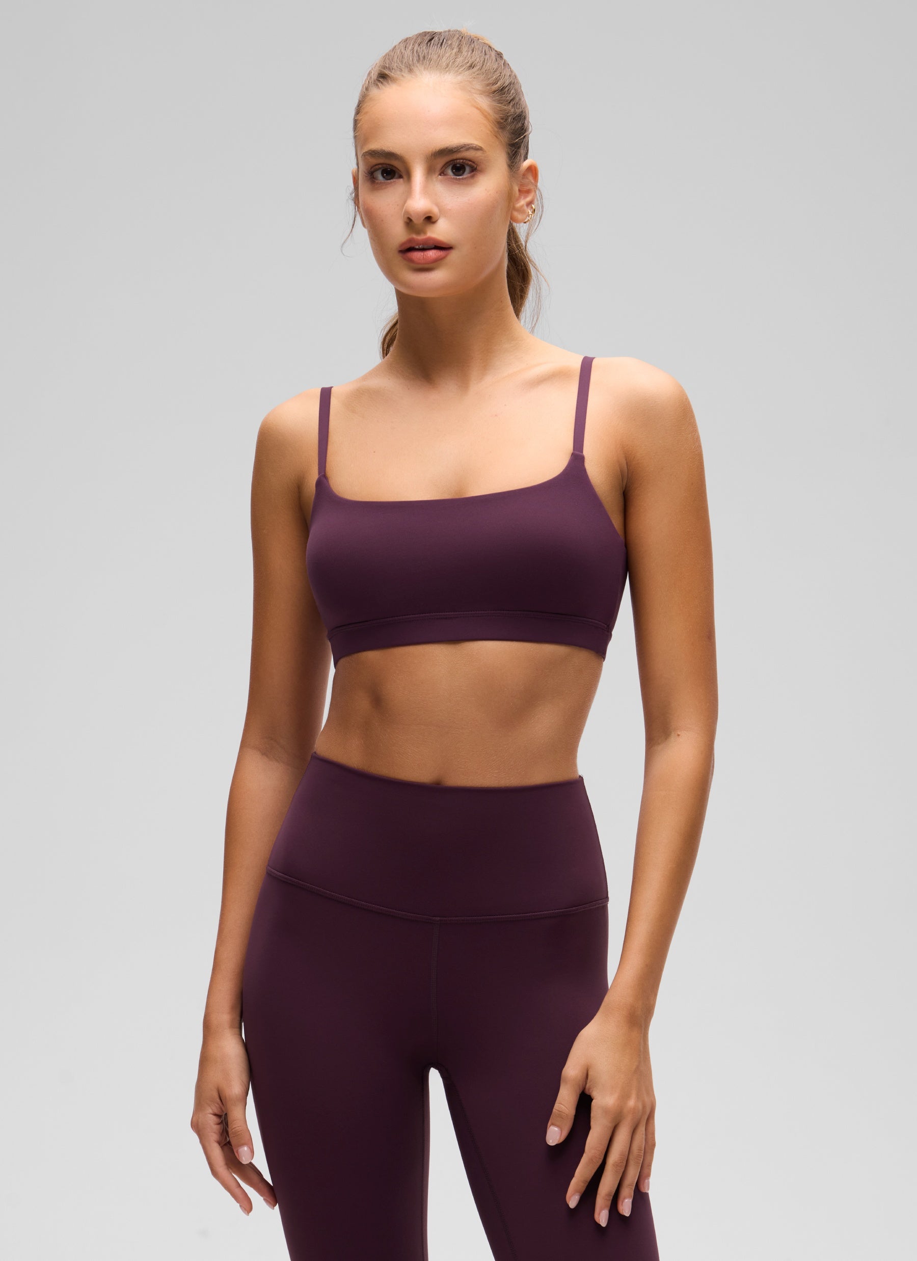 CRZ YOGA Bra Wanita dengan Tali Spaghetti yang Dapat Disesuaikan dan Leher Bulat, Model " Butterluxe ", Warna Ungu Tua