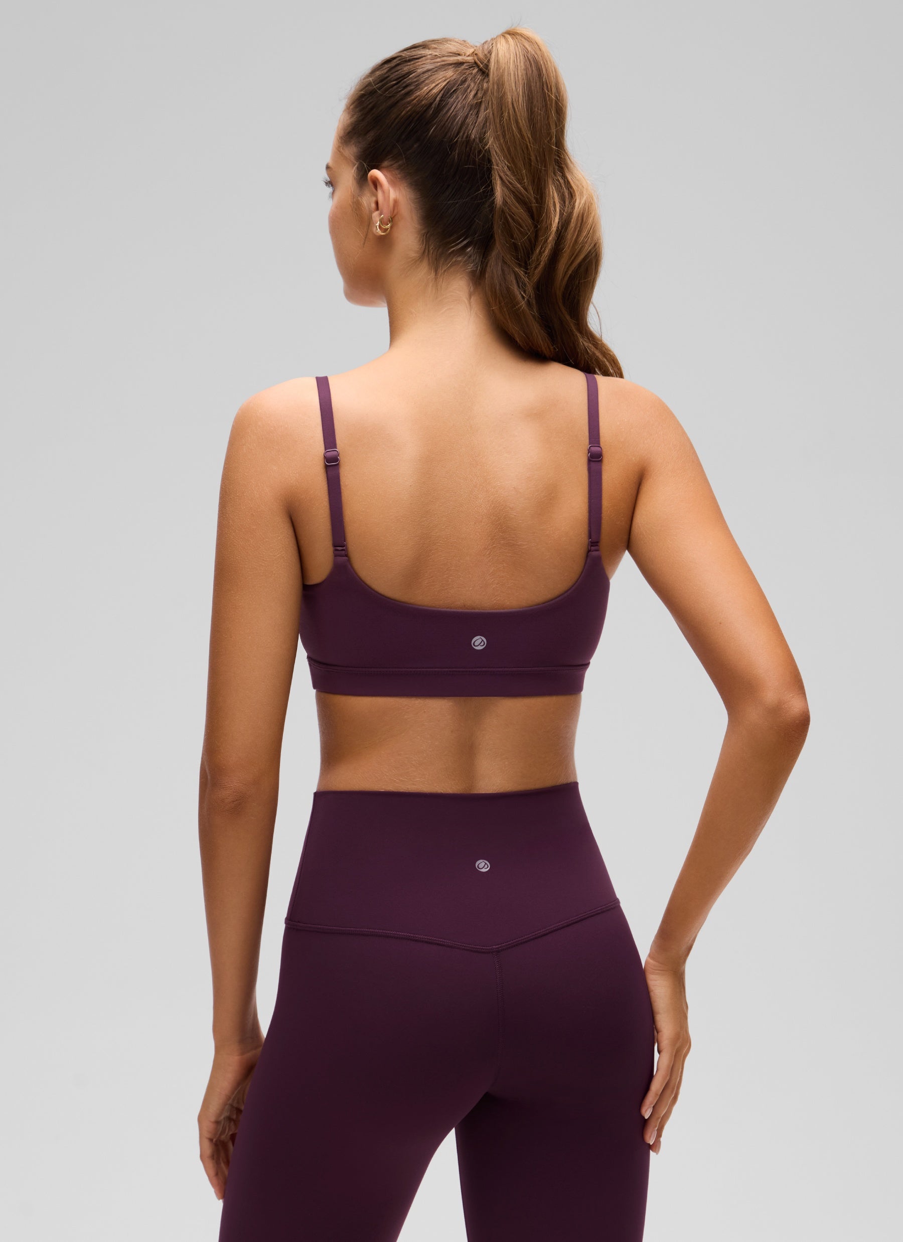 CRZ YOGA Bra Wanita dengan Tali Spaghetti yang Dapat Disesuaikan dan Leher Bulat, Model " Butterluxe ", Warna Ungu Tua