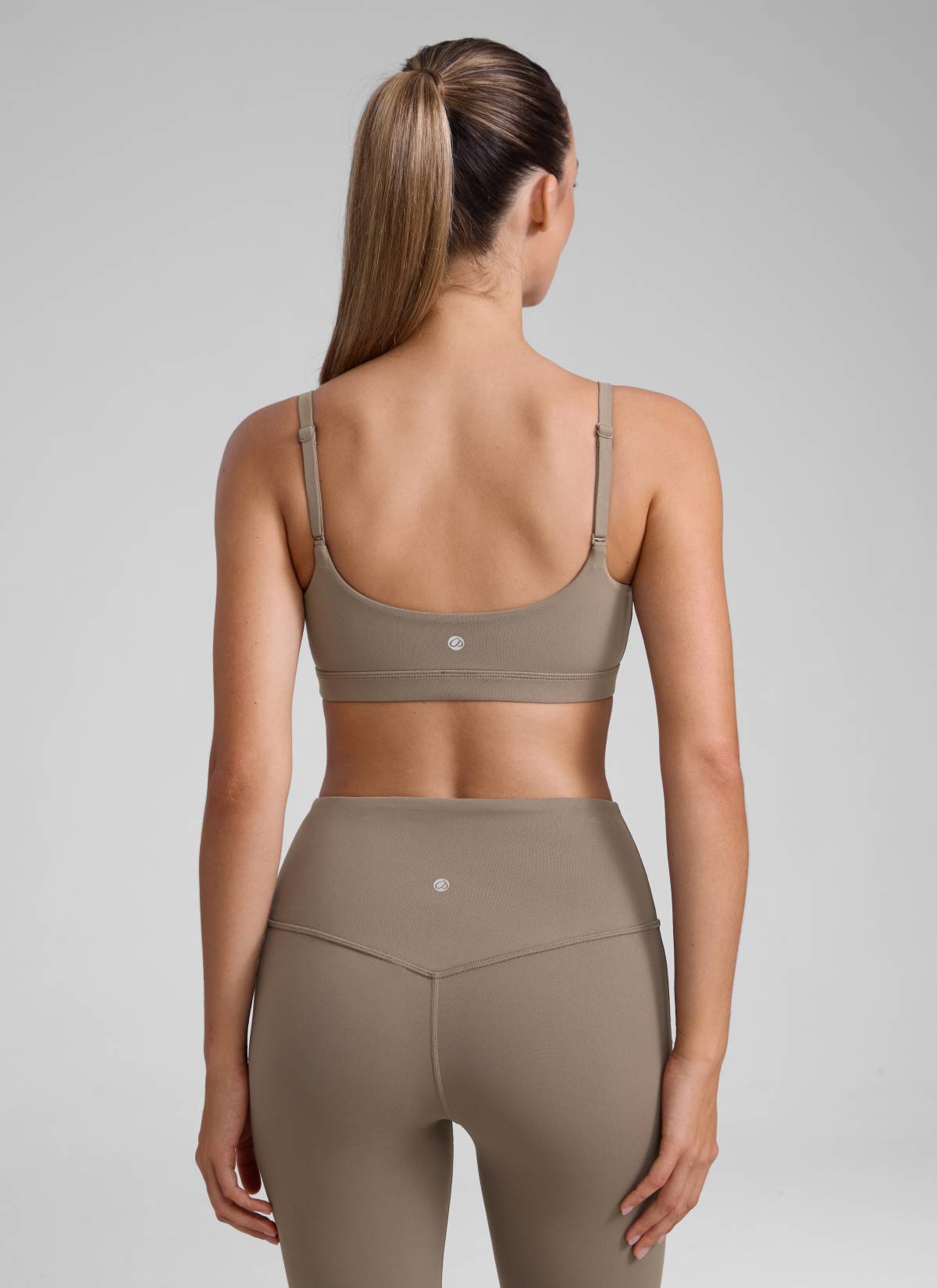 CRZ YOGA Bra Wanita dengan Tali Spaghetti yang Dapat Disesuaikan dan Leher Bulat, Model " Butterluxe ", Warna Nomad Grey