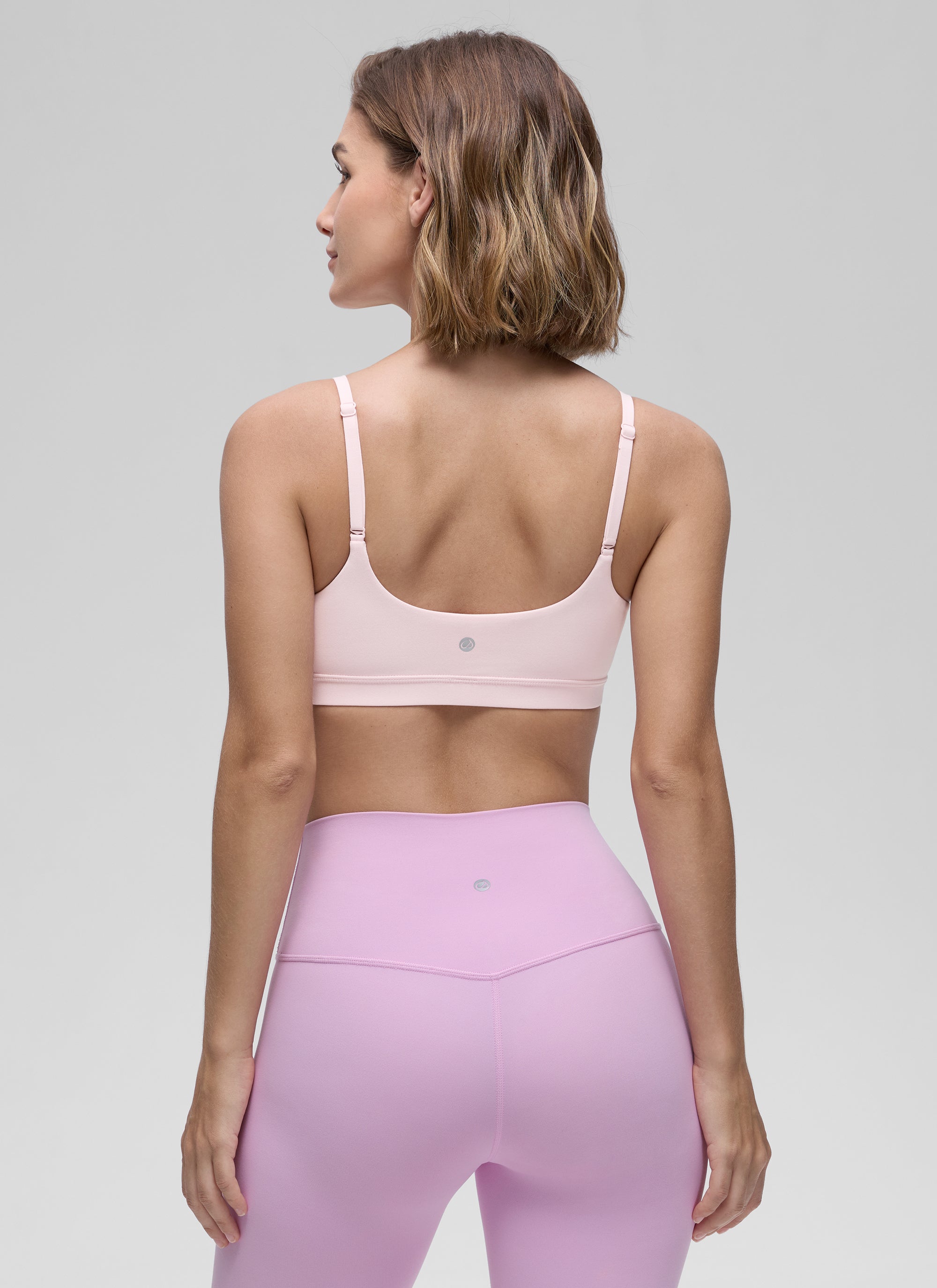 CRZ YOGA Bra Wanita dengan Tali Spaghetti yang Dapat Disesuaikan dan Leher Bulat, Model " Butterluxe ", Warna Strawberry Pink