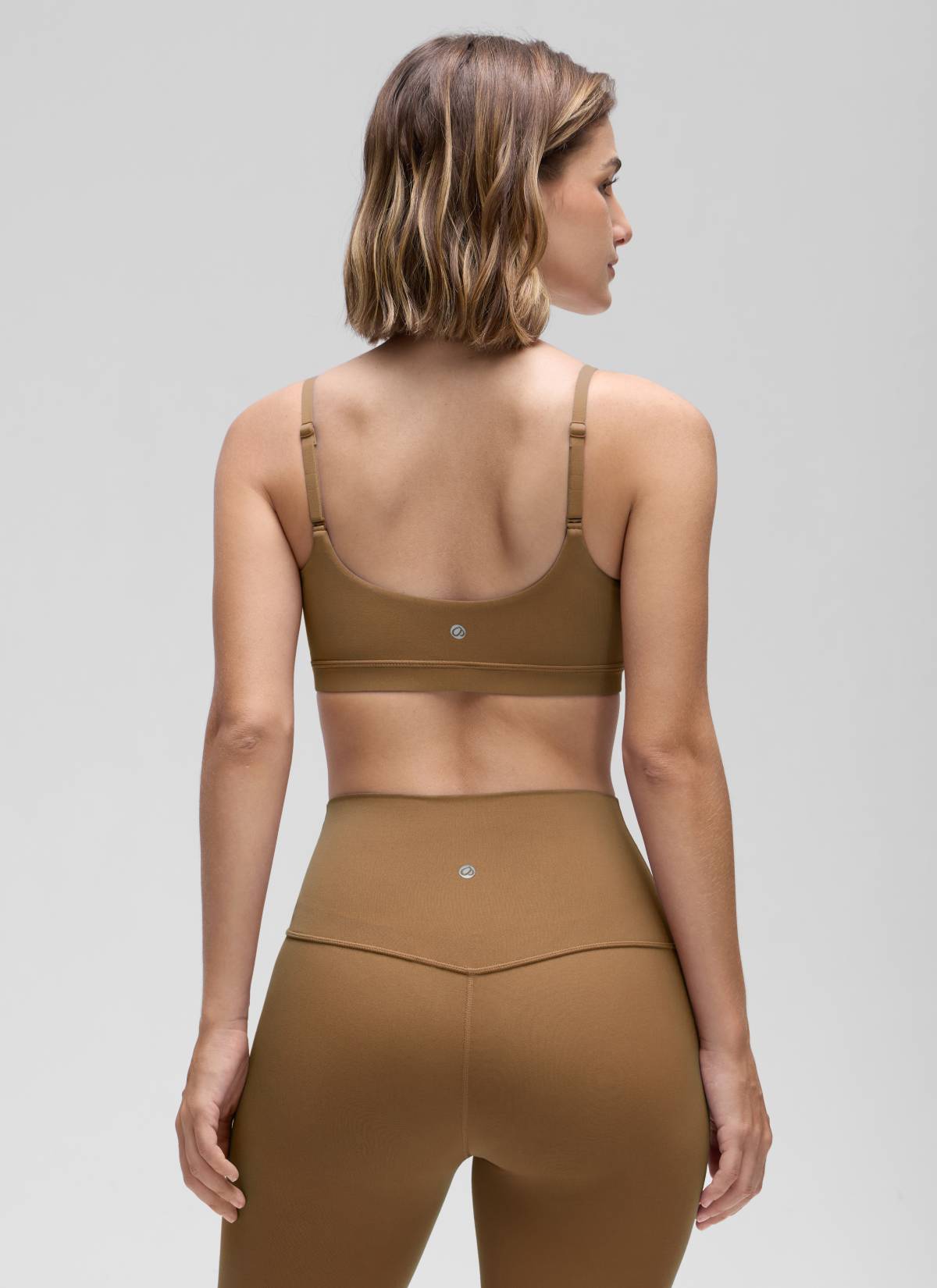 CRZ YOGA Bra Wanita dengan Tali Spaghetti yang Dapat Disesuaikan dan Leher Bulat, Model " Butterluxe ", Warna Allspice