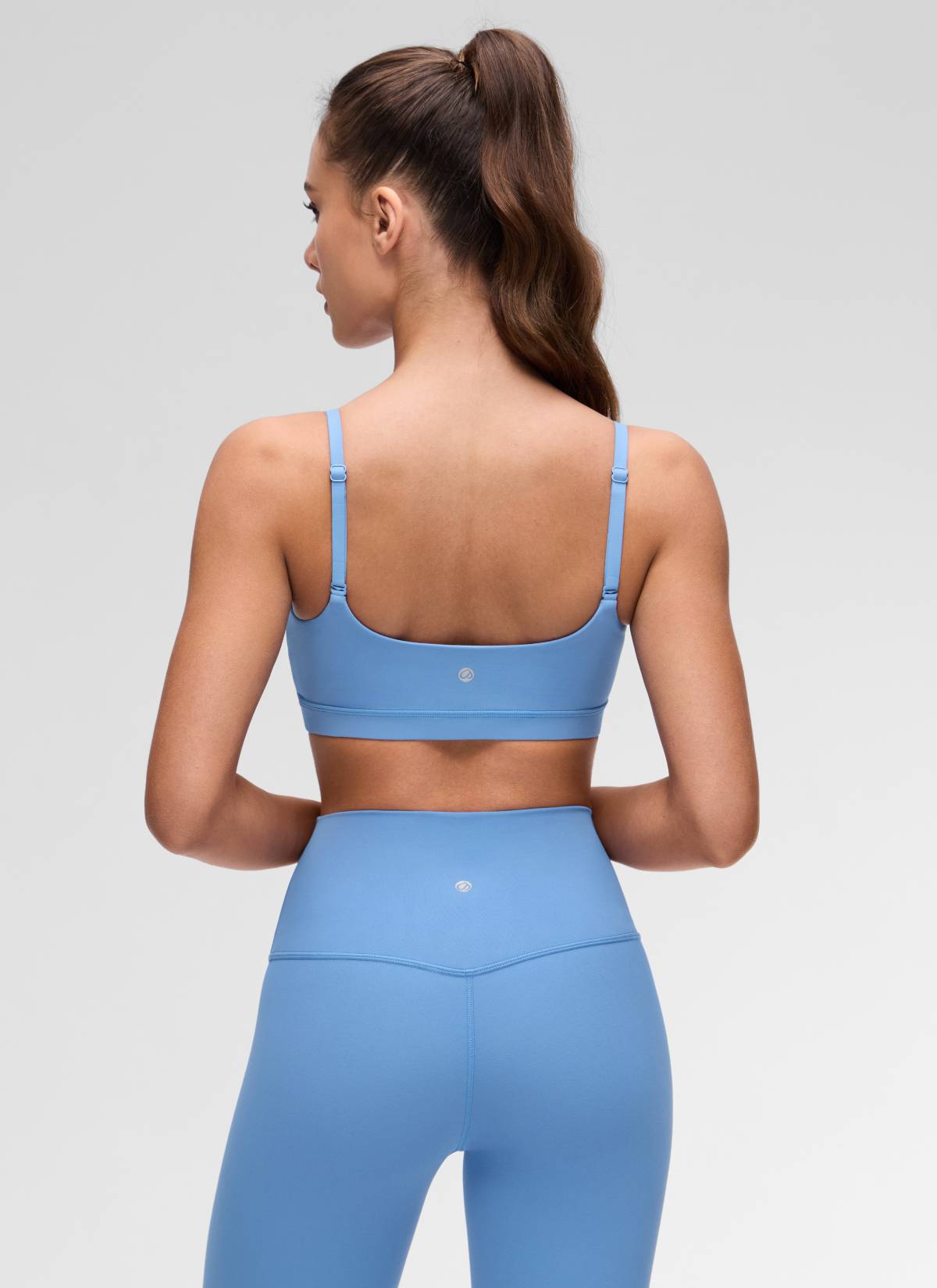 CRZ YOGA Bra Wanita dengan Tali Spaghetti yang Dapat Disesuaikan dan Leher Bulat, Model " Butterluxe ", Warna Biru Pesta