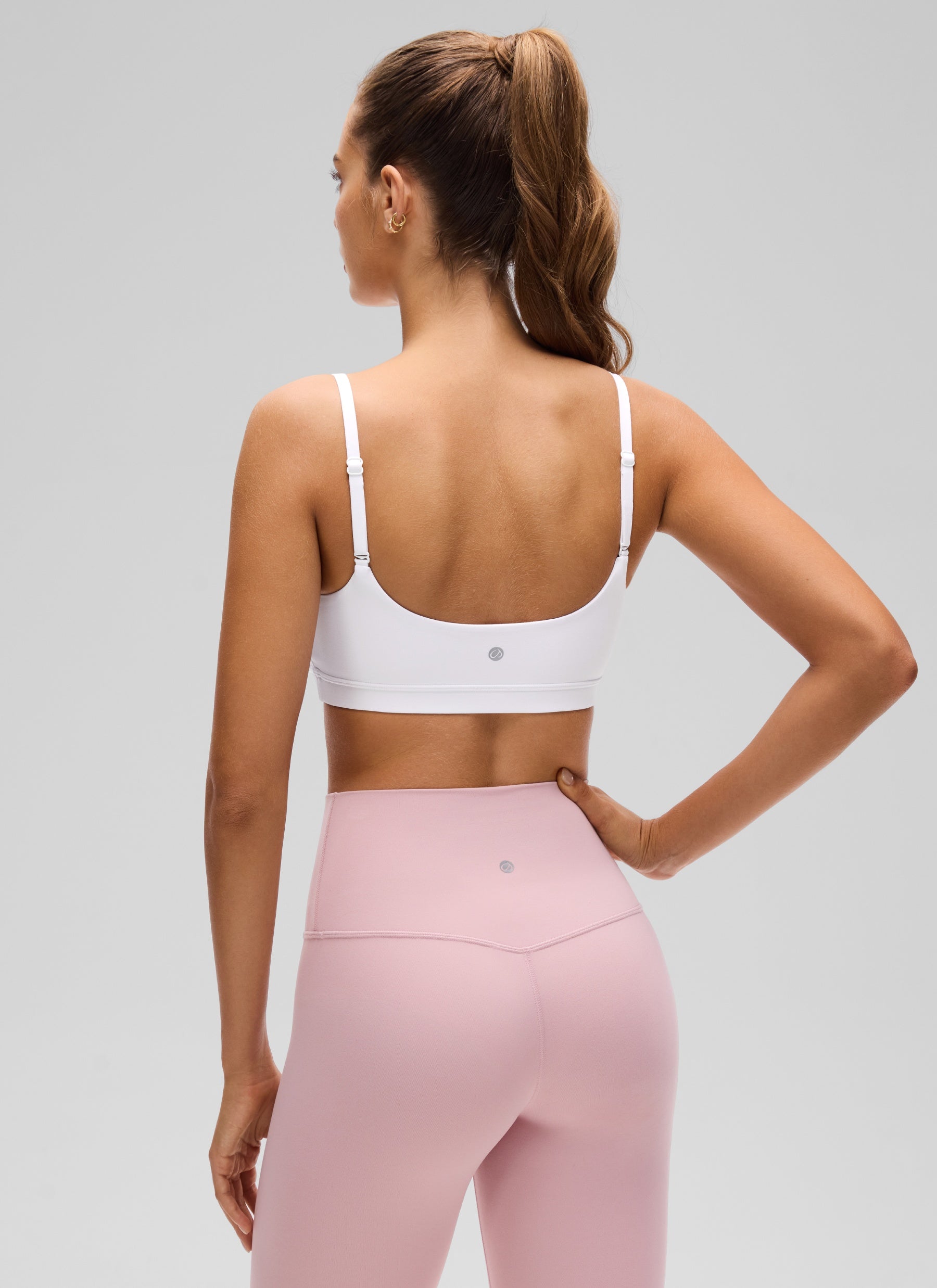 CRZ YOGA Bra Wanita dengan Leher Bulat dan Tali Spaghetti yang Dapat Disesuaikan, Model " Butterluxe ", Warna Putih