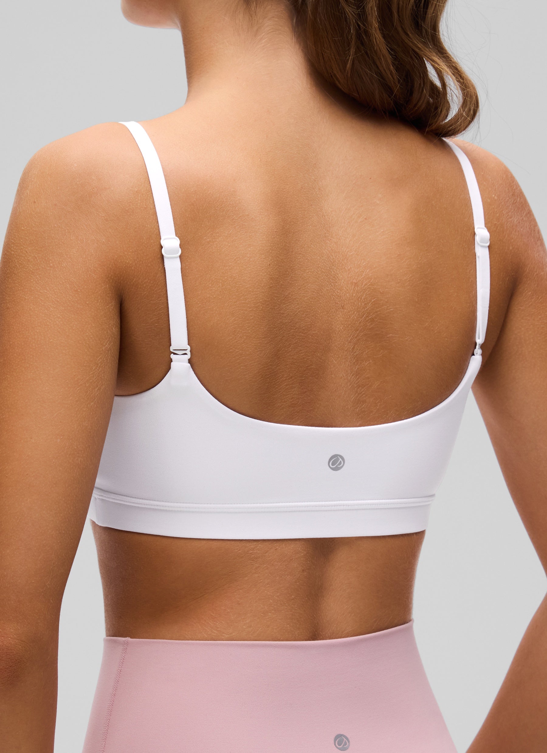 CRZ YOGA Bra Wanita dengan Leher Bulat dan Tali Spaghetti yang Dapat Disesuaikan, Model " Butterluxe ", Warna Putih