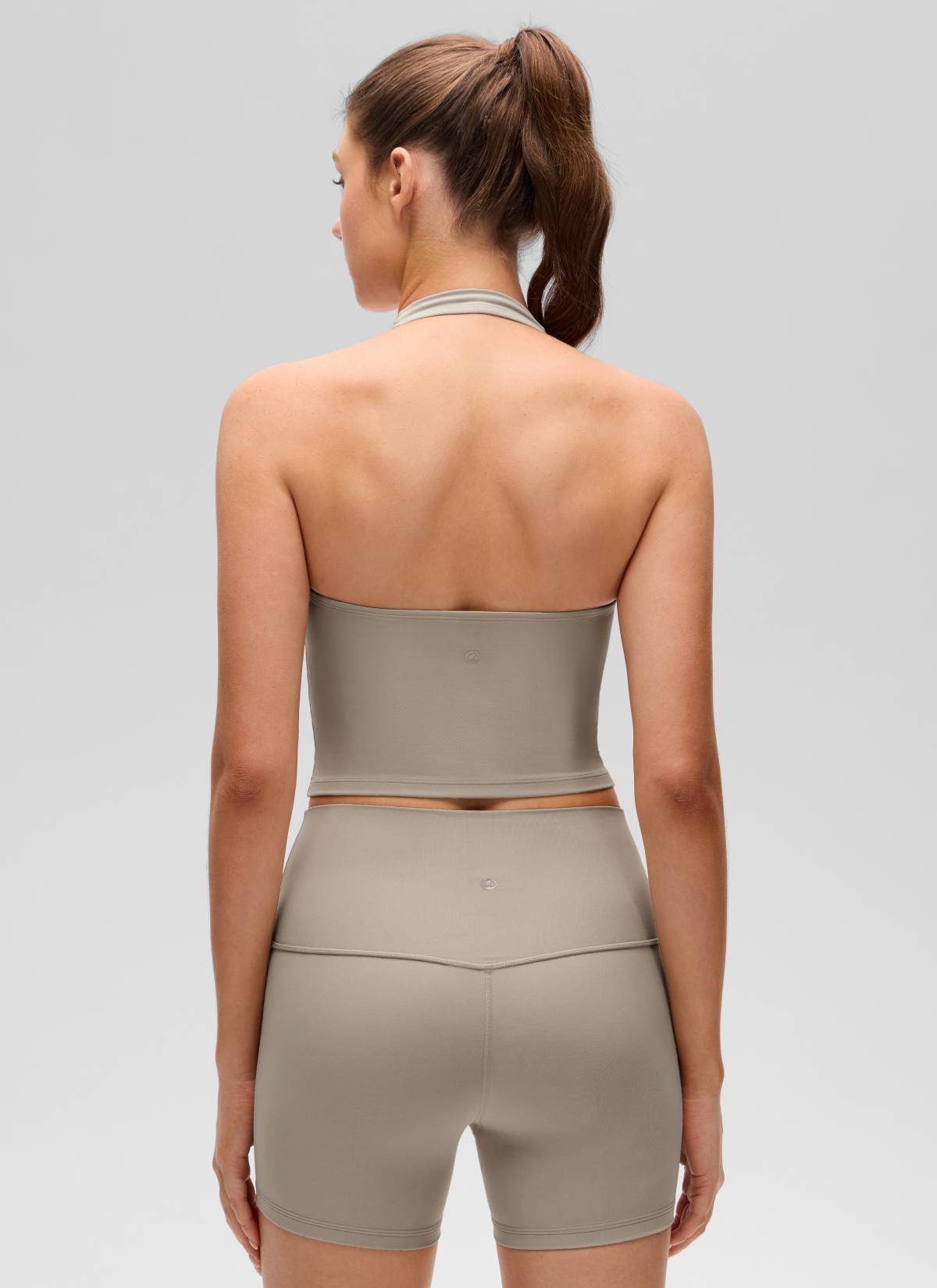 CRZ YOGA Bra Olahraga Halter Panjang untuk Wanita dengan Desain " Butterluxe ", Atasan Crop Tank, Warna Abu-abu Hangat