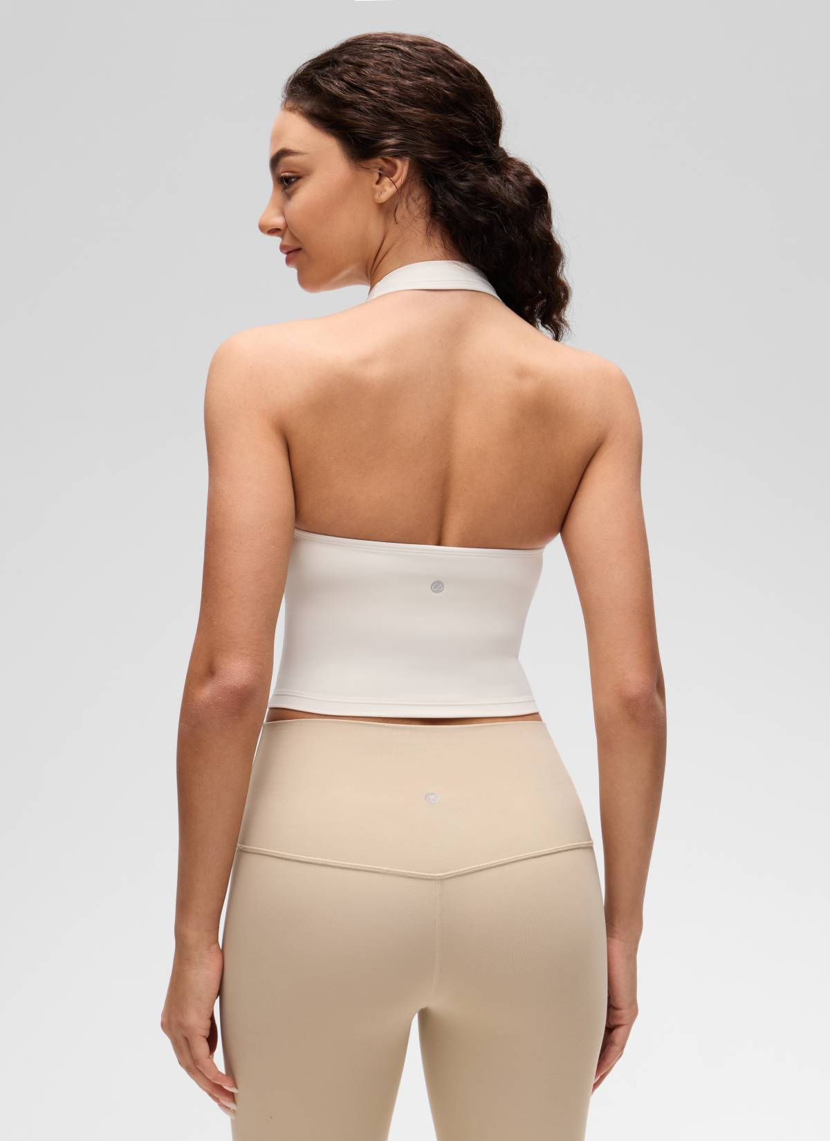 CRZ YOGA Bra Olahraga Halter Panjang untuk Wanita dengan Desain " Butterluxe ", Atasan Crop Tank, Warna Putih dan Aprikot