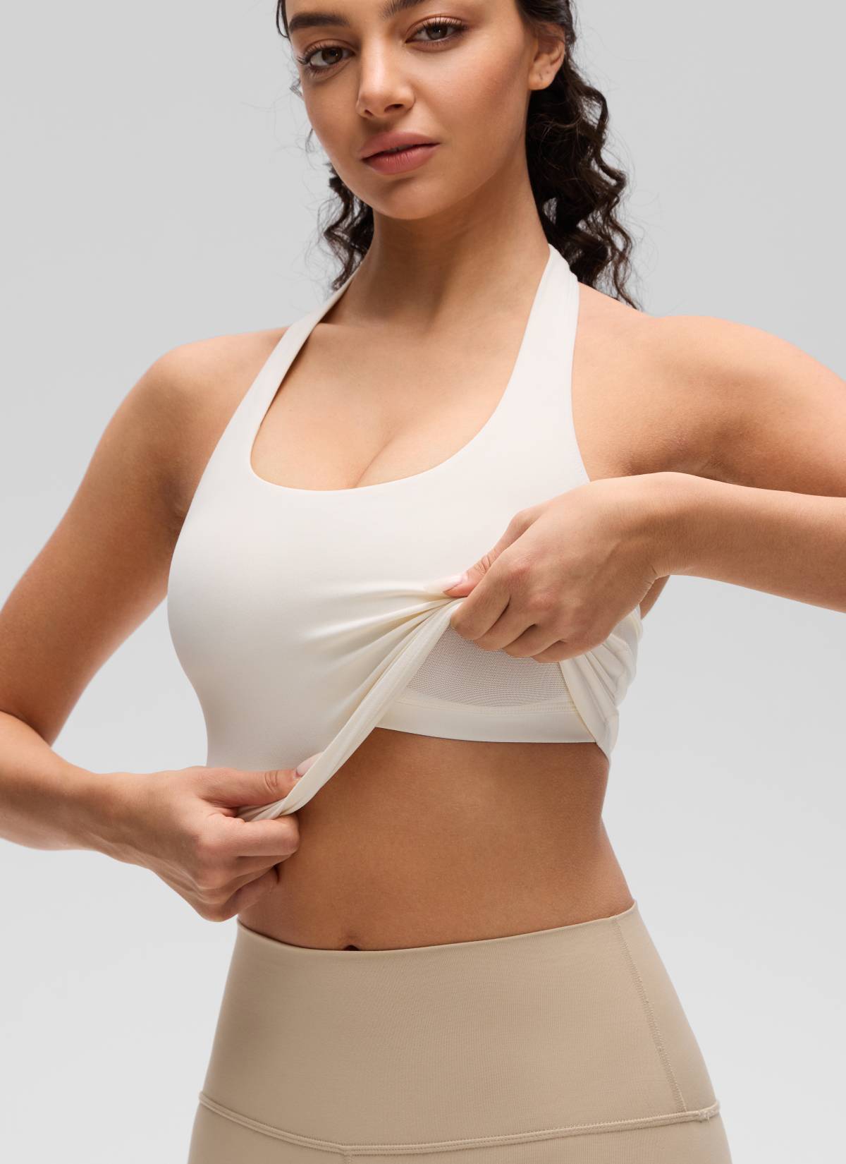 CRZ YOGA Bra Olahraga Halter Panjang untuk Wanita dengan Desain " Butterluxe ", Atasan Crop Tank, Warna Putih dan Aprikot