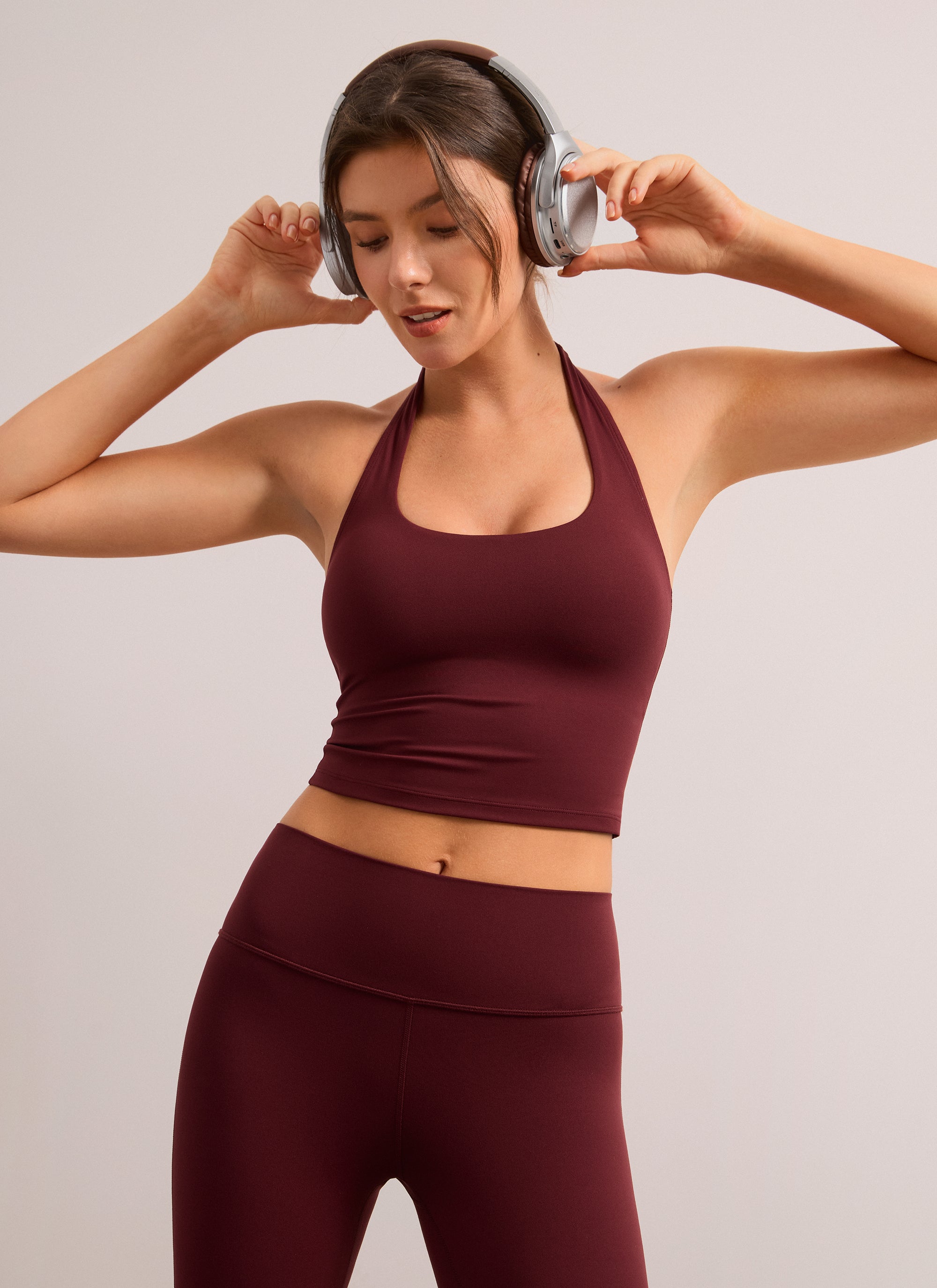 CRZ YOGA Bra Olahraga Halter Panjang untuk Wanita dengan Desain " Butterluxe ", Atasan Crop Tank, Warna Merah Merlot