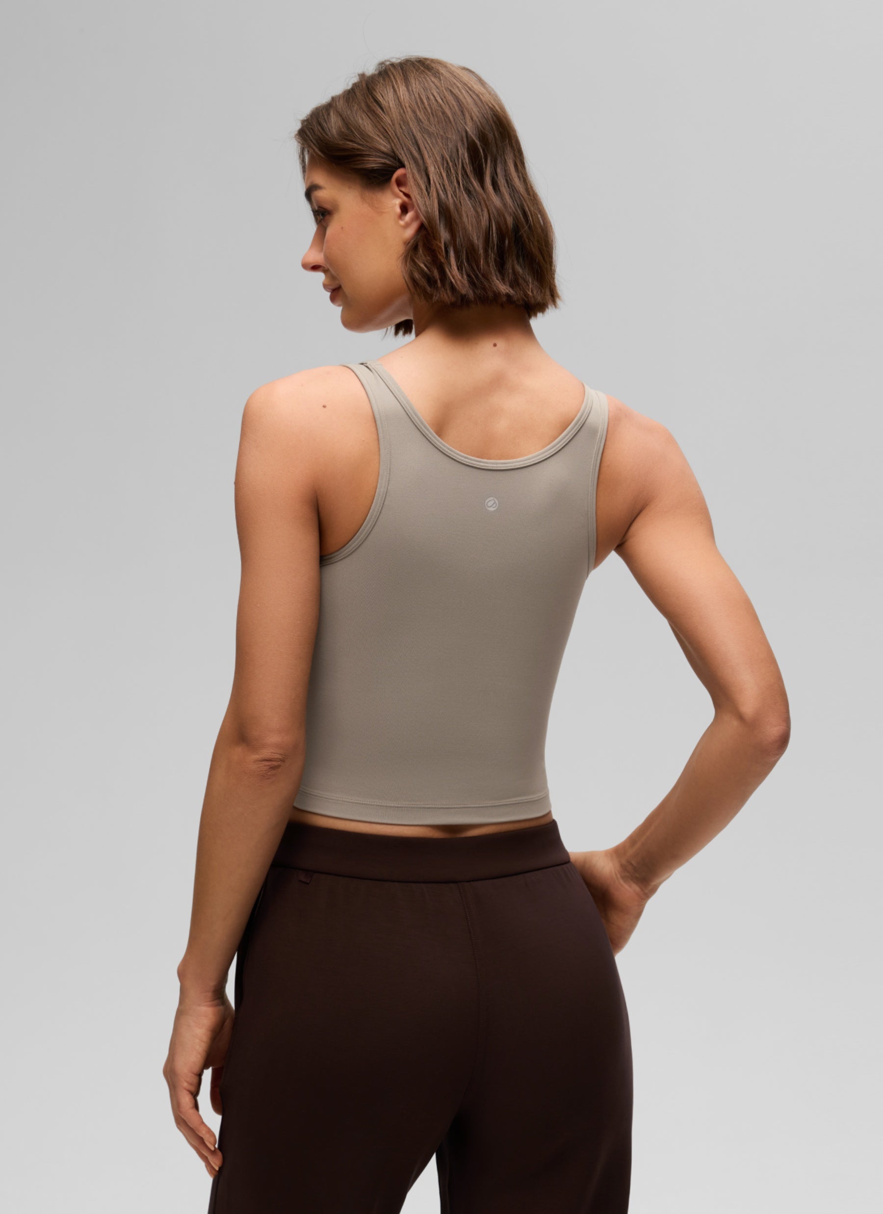 CRZ YOGA Atasan Tank Top Yoga Wanita dengan Potongan Ketat dan Desain Punggung Balap ( Butterluxe ), Warna Abu-abu Hangat