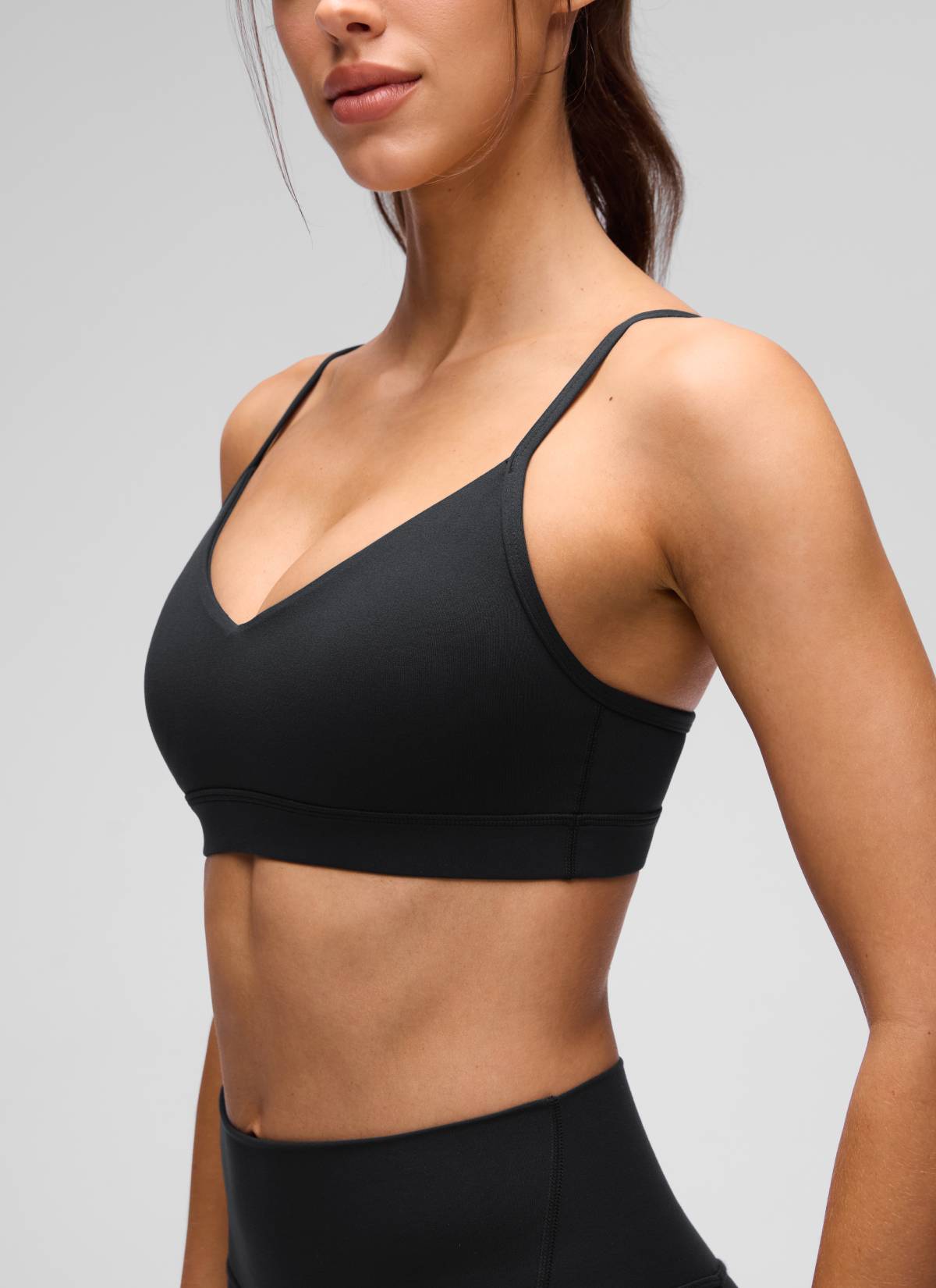 CRZ YOGA Butterluxe Bra Olahraga Yoga Berbusa dengan Leher V untuk Wanita, Warna Hitam