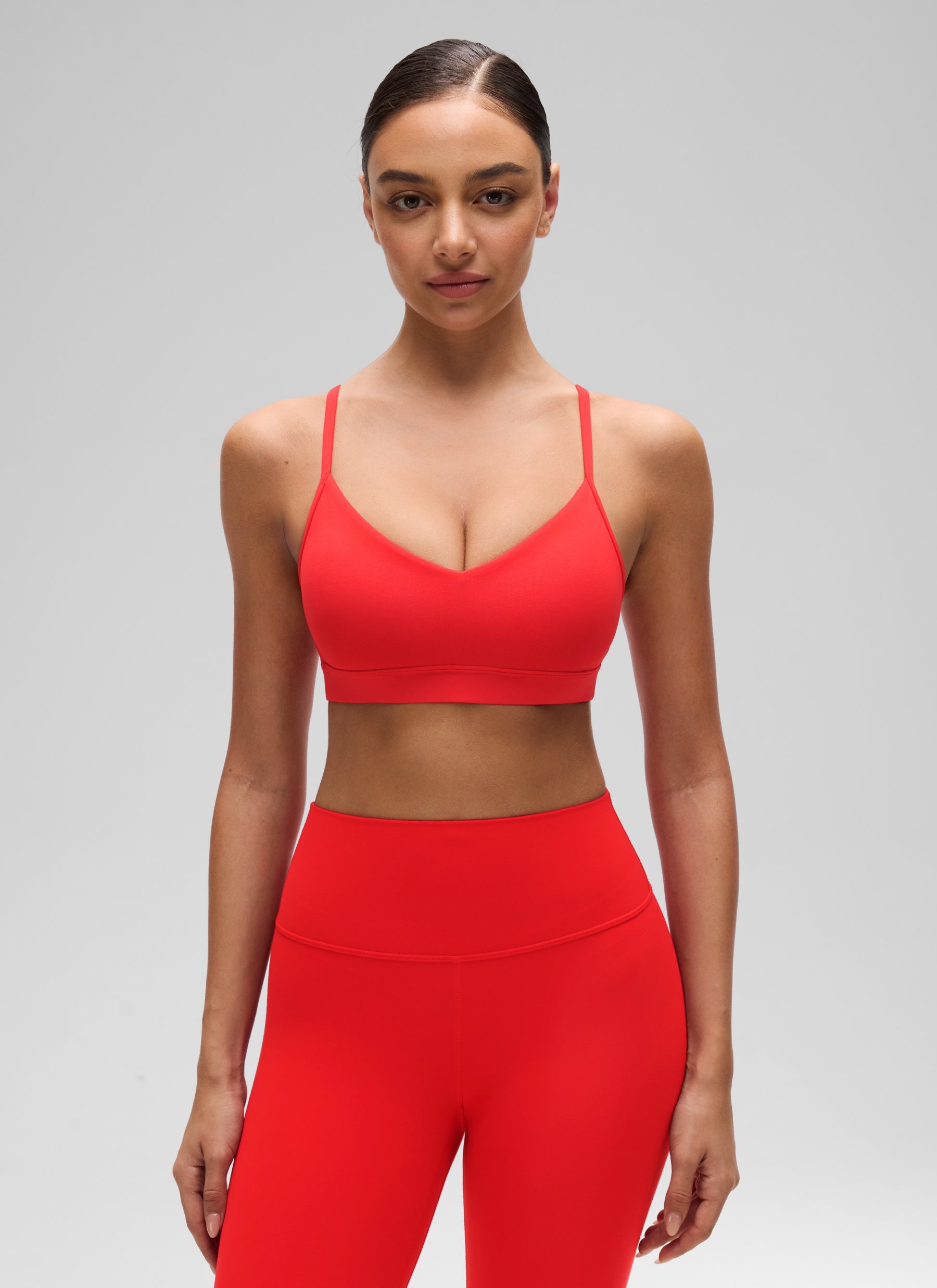 CRZ YOGA Butterluxe Bra Olahraga Yoga Berbusa untuk Wanita dengan Leher V, Warna Merah Tua