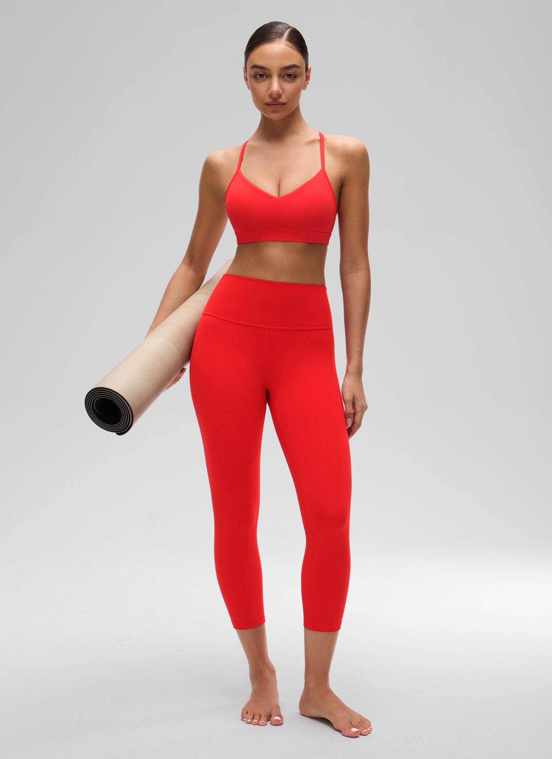 CRZ YOGA Butterluxe Bra Olahraga Yoga Berbusa untuk Wanita dengan Leher V, Warna Merah Tua